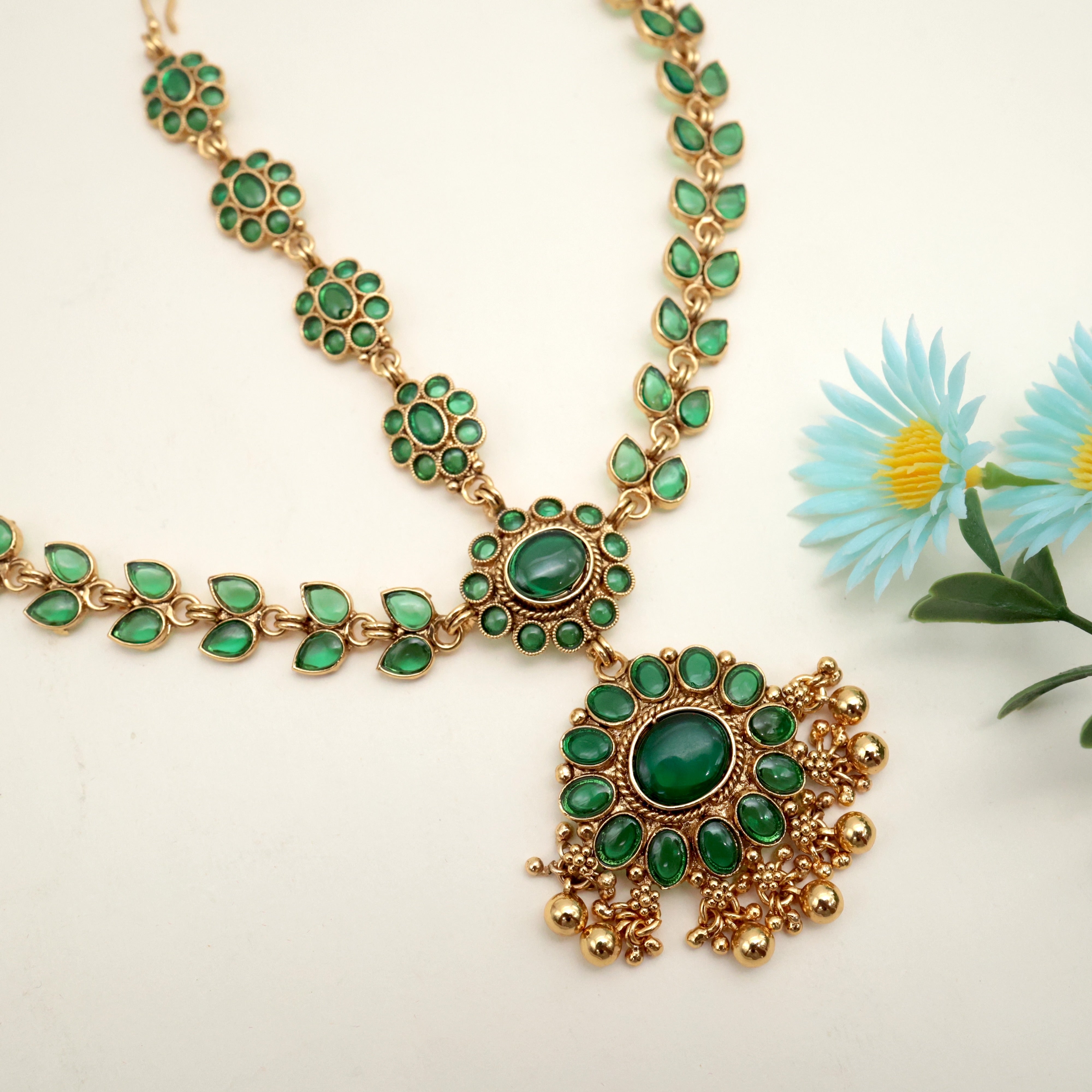 Antique Premium Kemp Leaf Flower Bridal Daamini / Full Nethichutti - Green