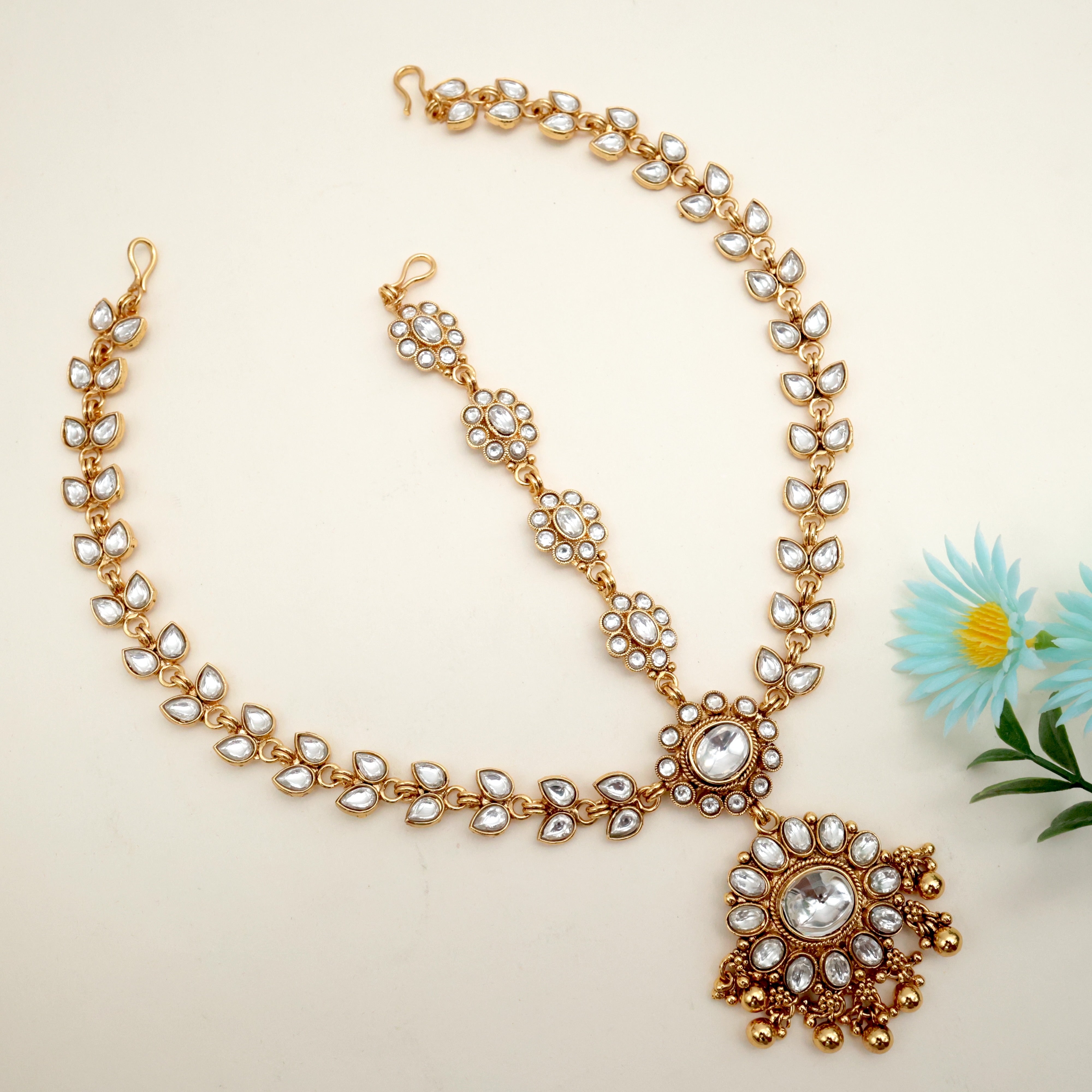 Antique Premium Kemp Leaf Flower Bridal Daamini / Full Nethichutti - White