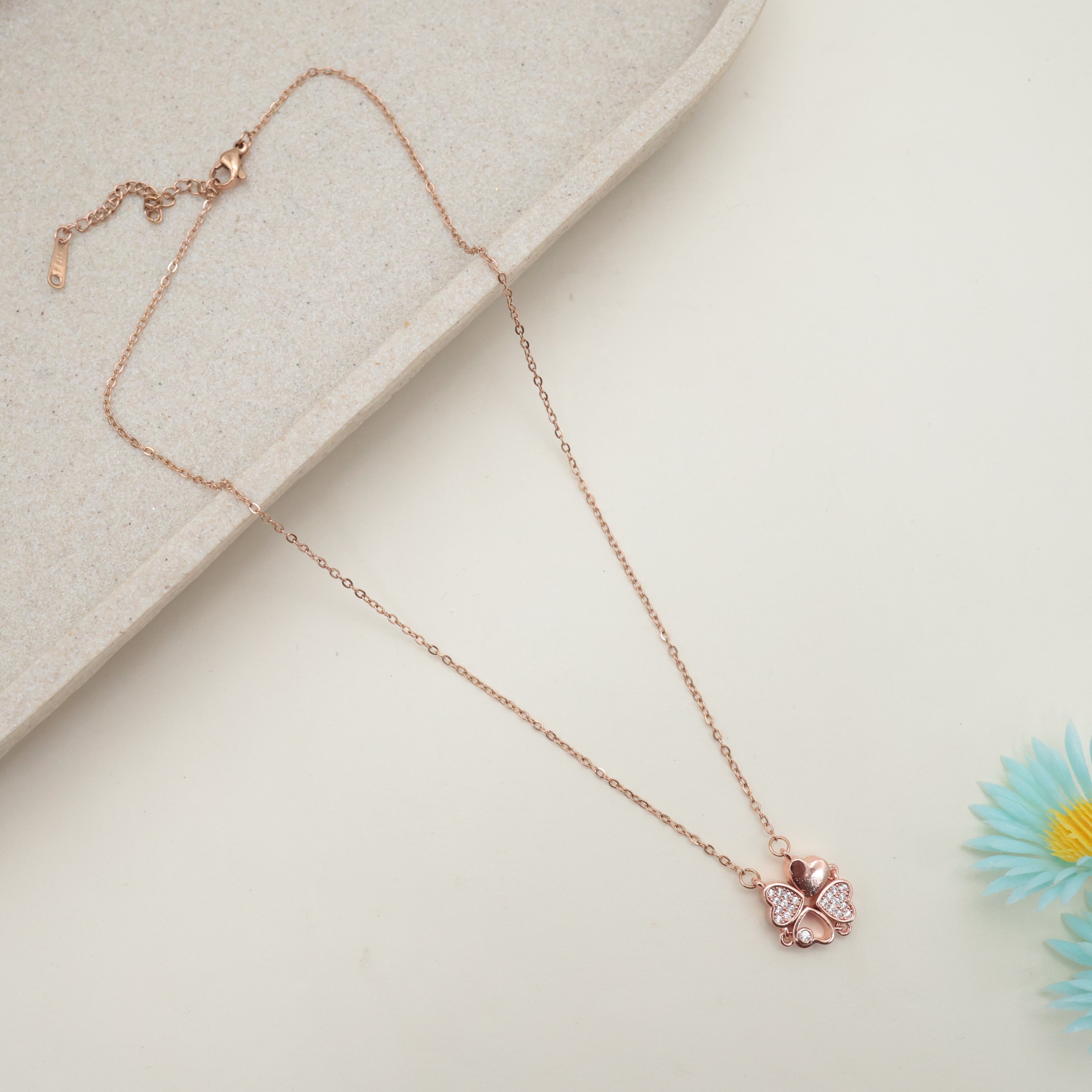 ROSE GOLD TONE ANTI TARNISH SHORT CHAIN - TWO IN ONE MAGNETIC 4 HEARTS