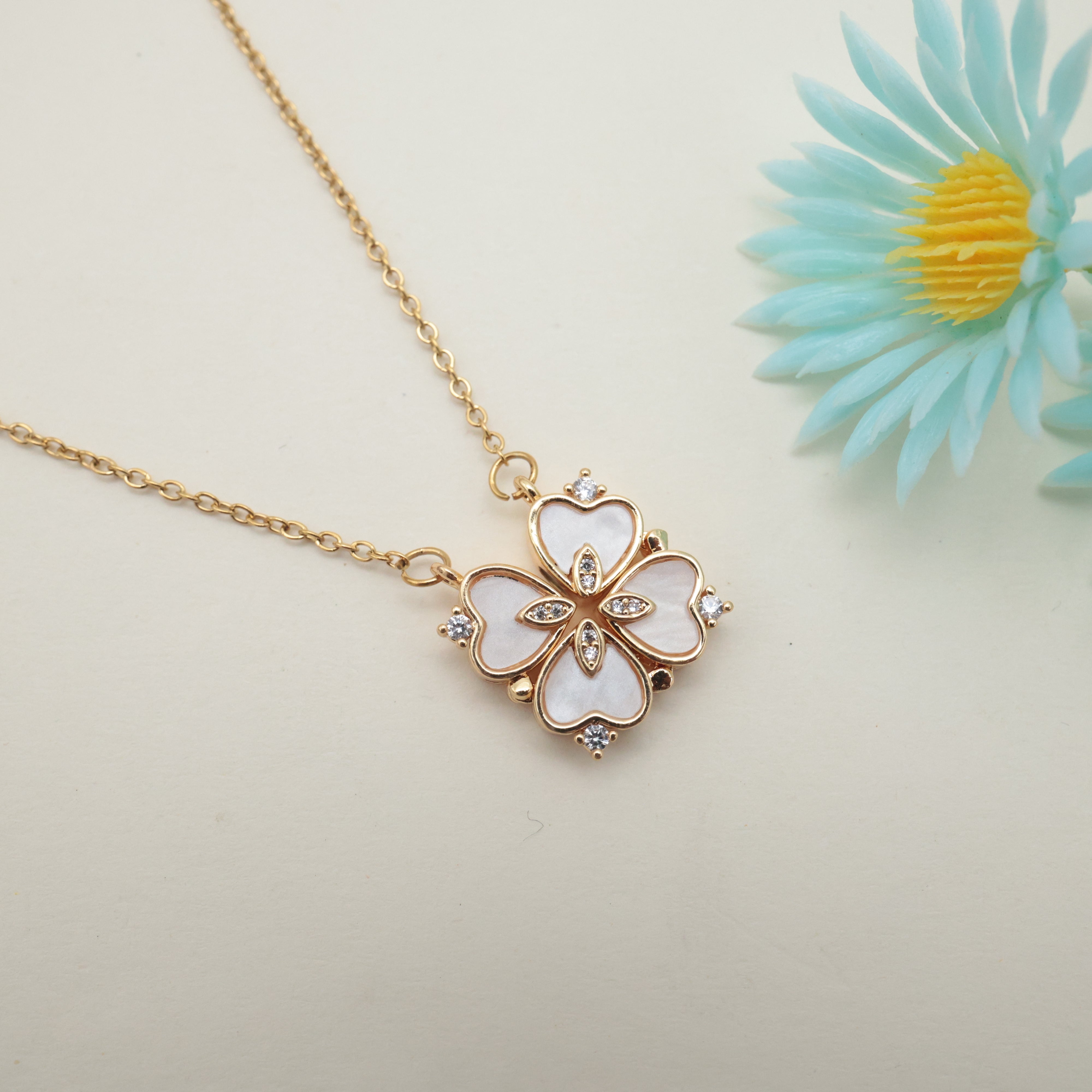 GOLD TONE ANTI TARNISH SHORT CHAIN - TWO IN ONE MAGNETIC WHITE HEARTS