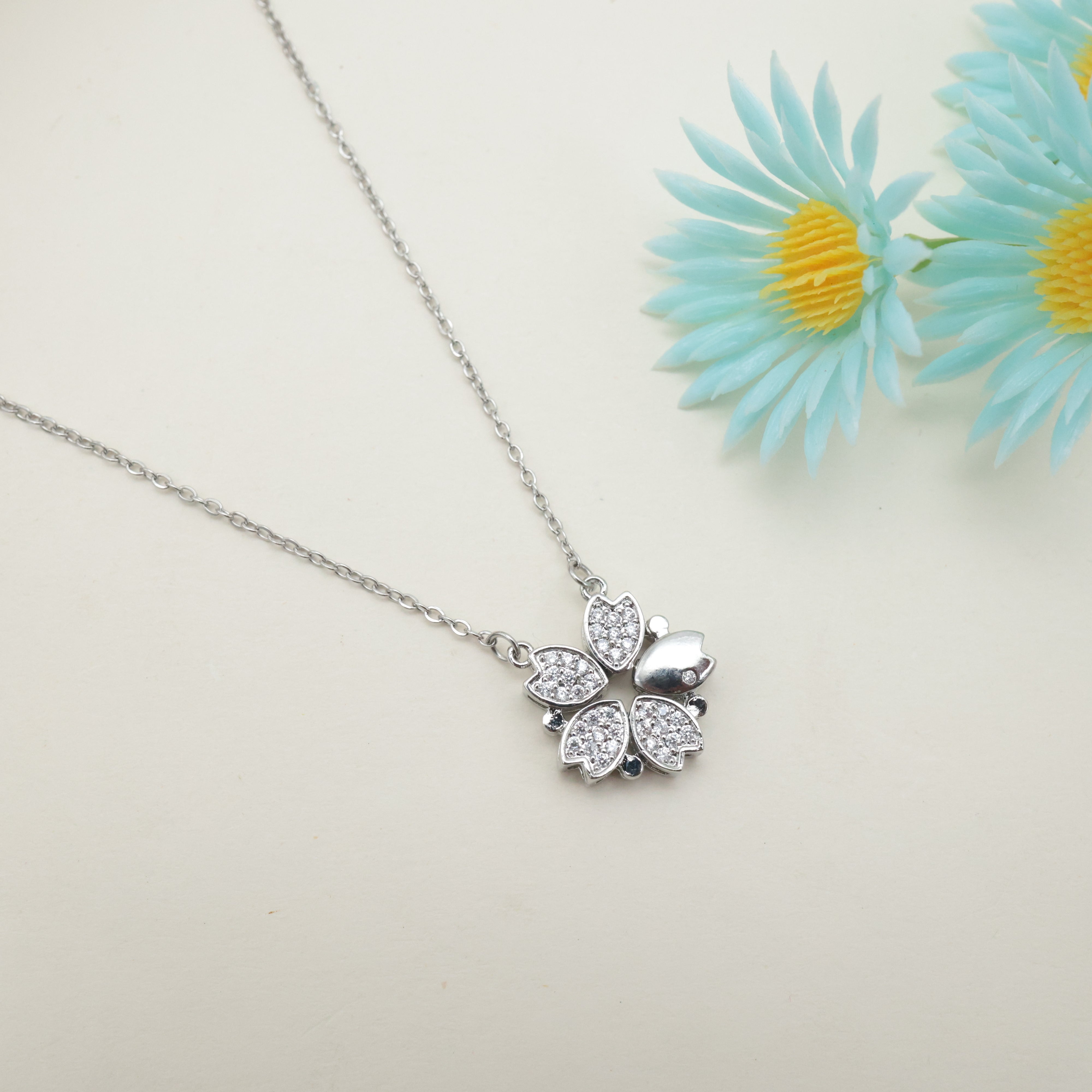 SILVER TONE ANTI TARNISH SHORT CHAIN - TWO IN ONE MAGNETIC 5 PETALS FLOWER