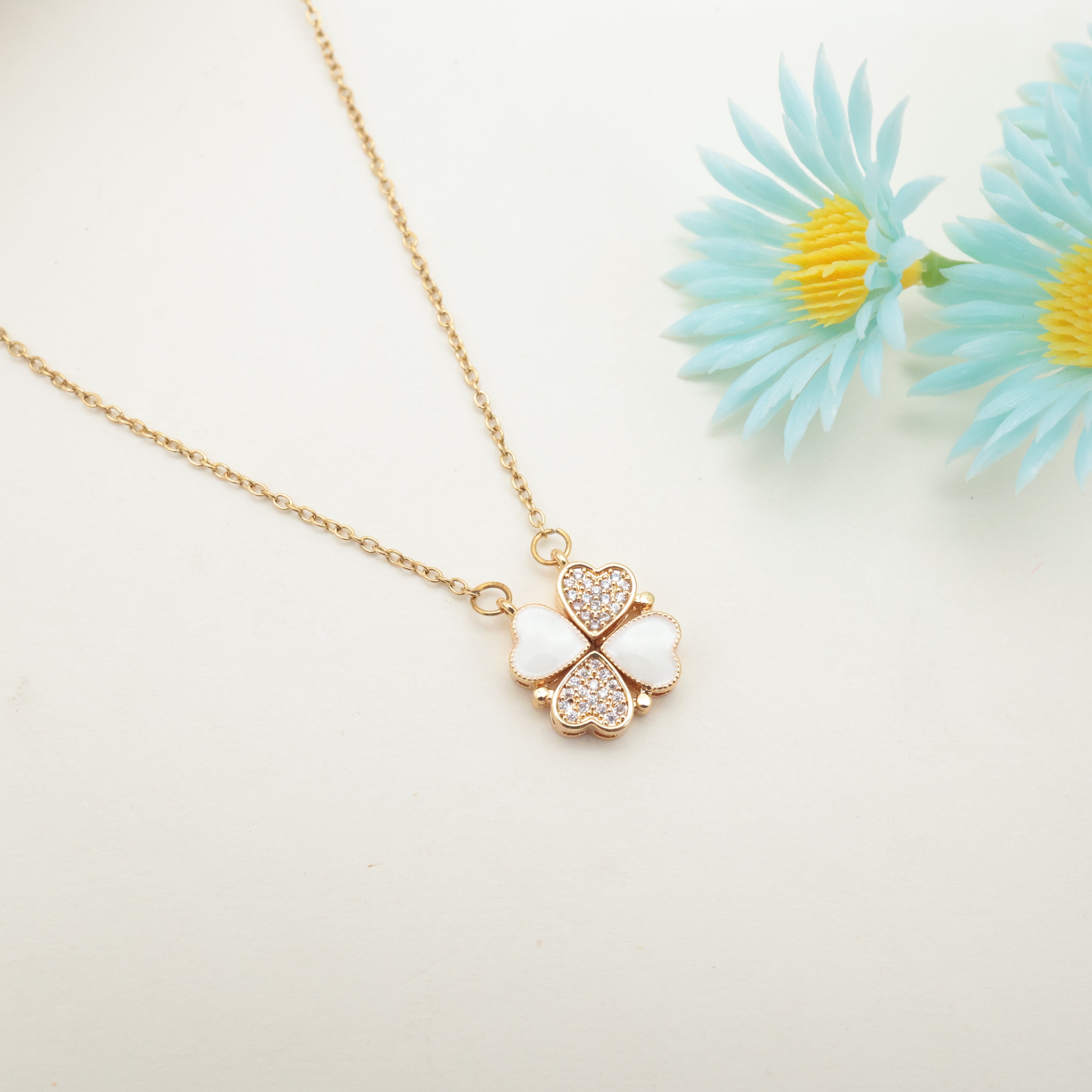 GOLD TONE ANTI TARNISH SHORT CHAIN - TWO IN ONE MAGNETIC WHITE STONE HEART FLOWER