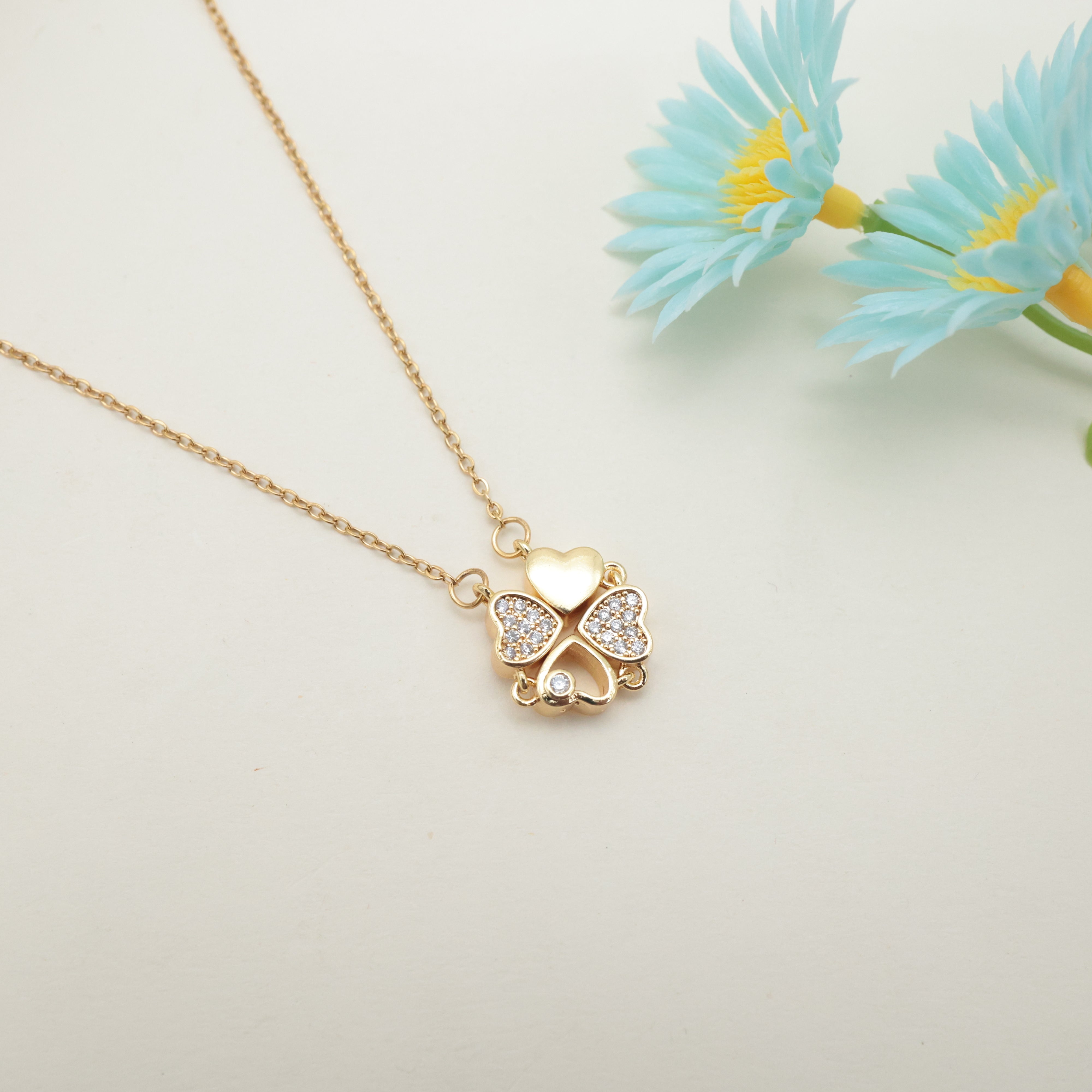 GOLD TONE ANTI TARNISH SHORT CHAIN - TWO IN ONE MAGNETIC HEART FLOWER
