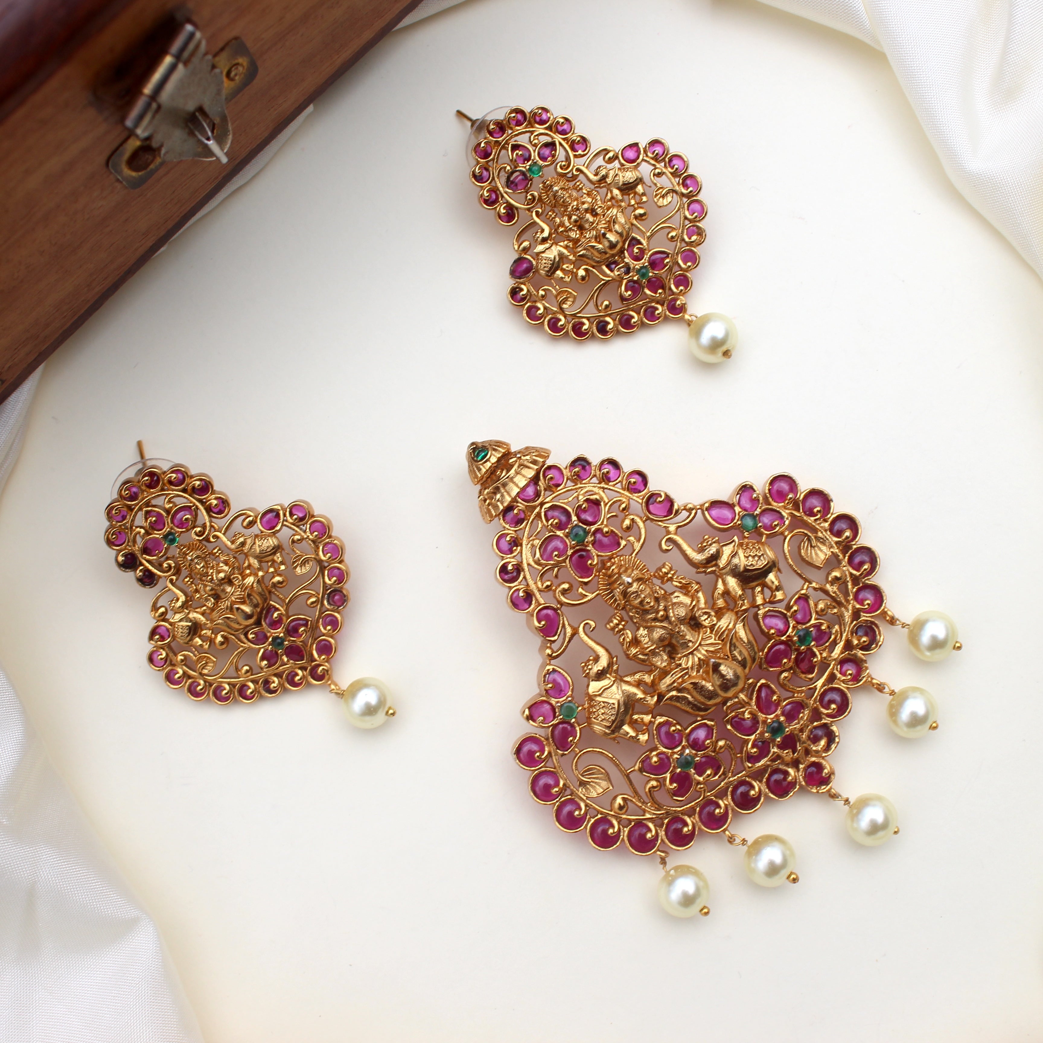 Antique Kemp Gajalakshmi Pendant Set