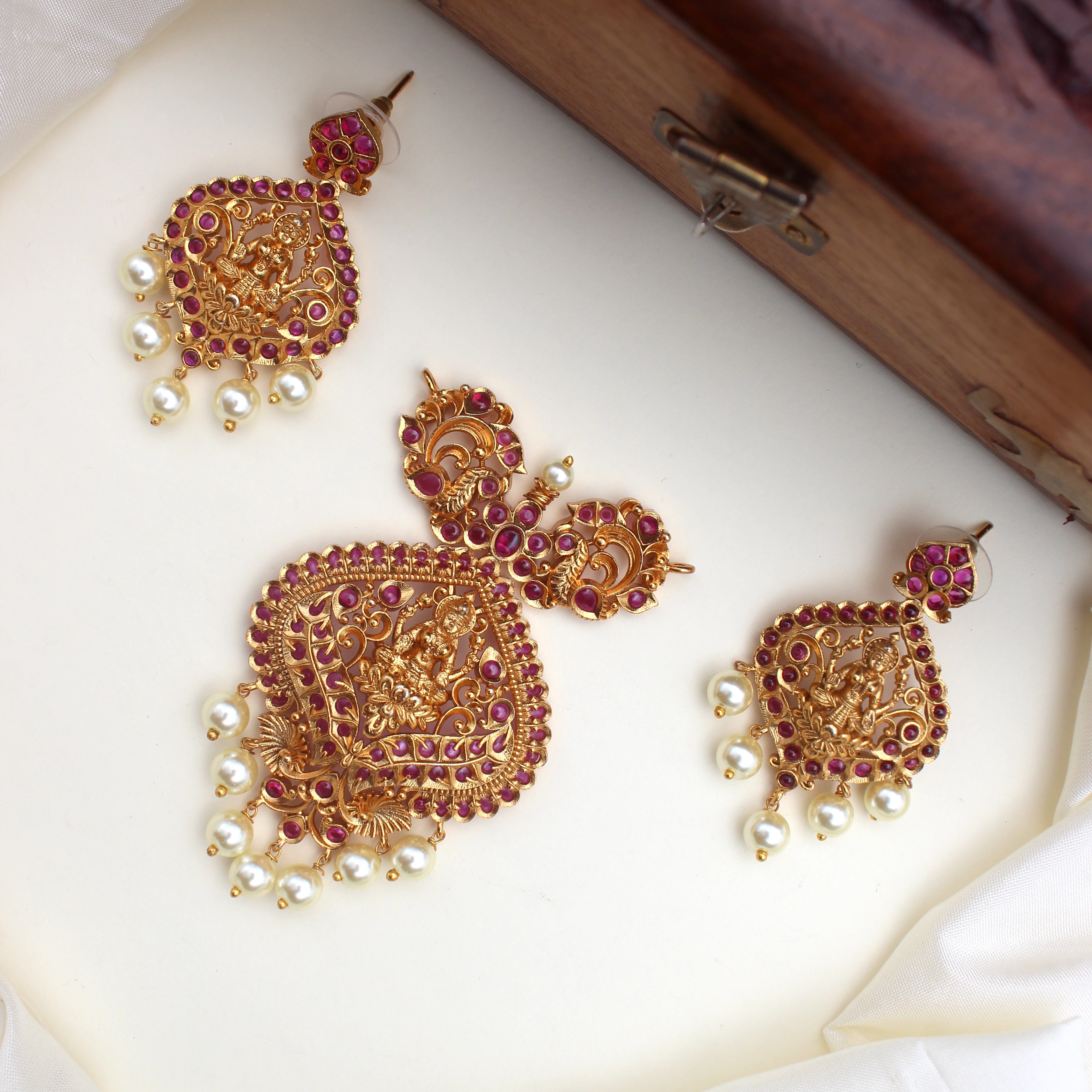 Gold Look Real Kemp Mahalakshmi Pendant Set