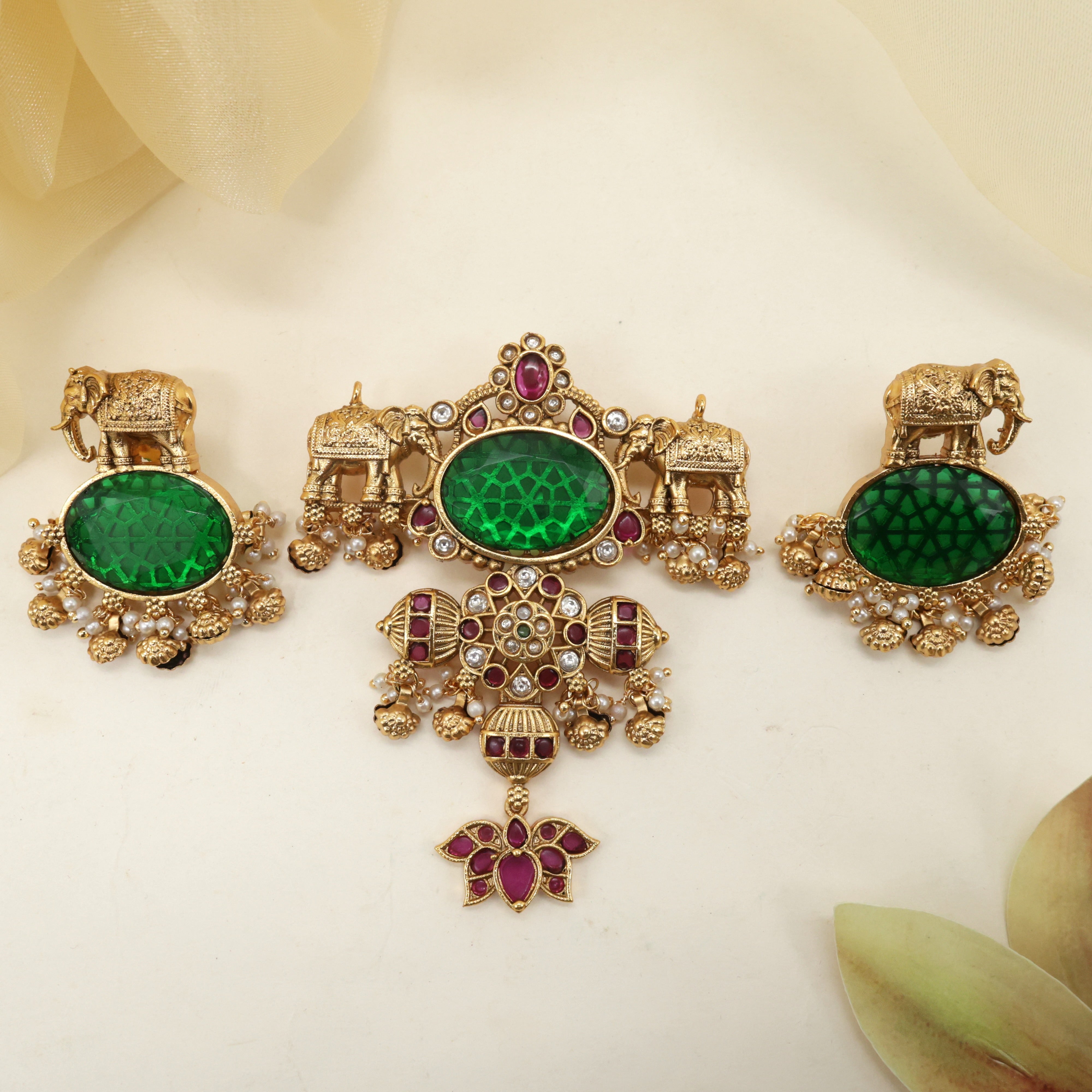 Antique Royal Elephants Maragatham Detachable Pendant Set