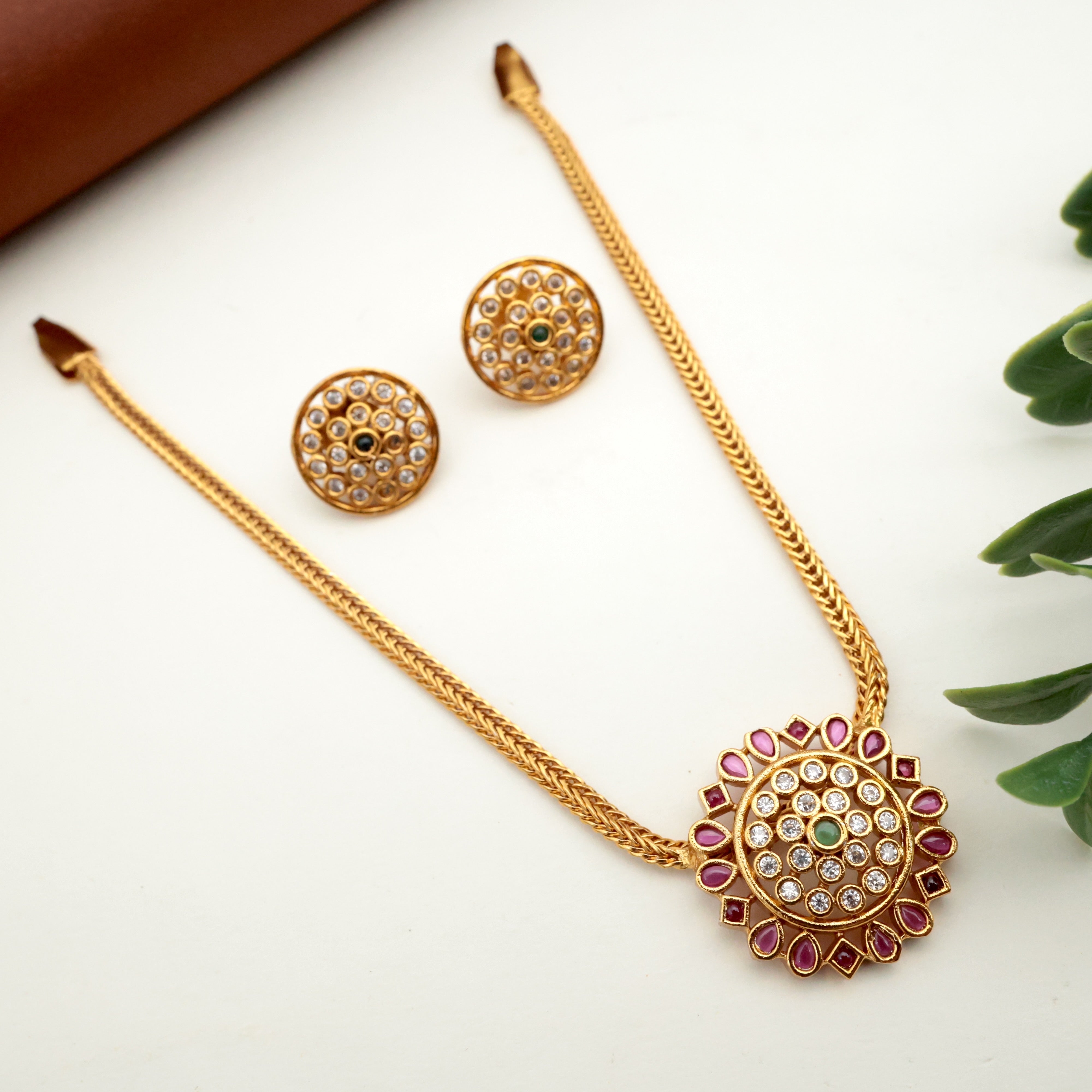 ANTIQUE GOLD KEMP FLOWER PENDANT NECKLACE SET