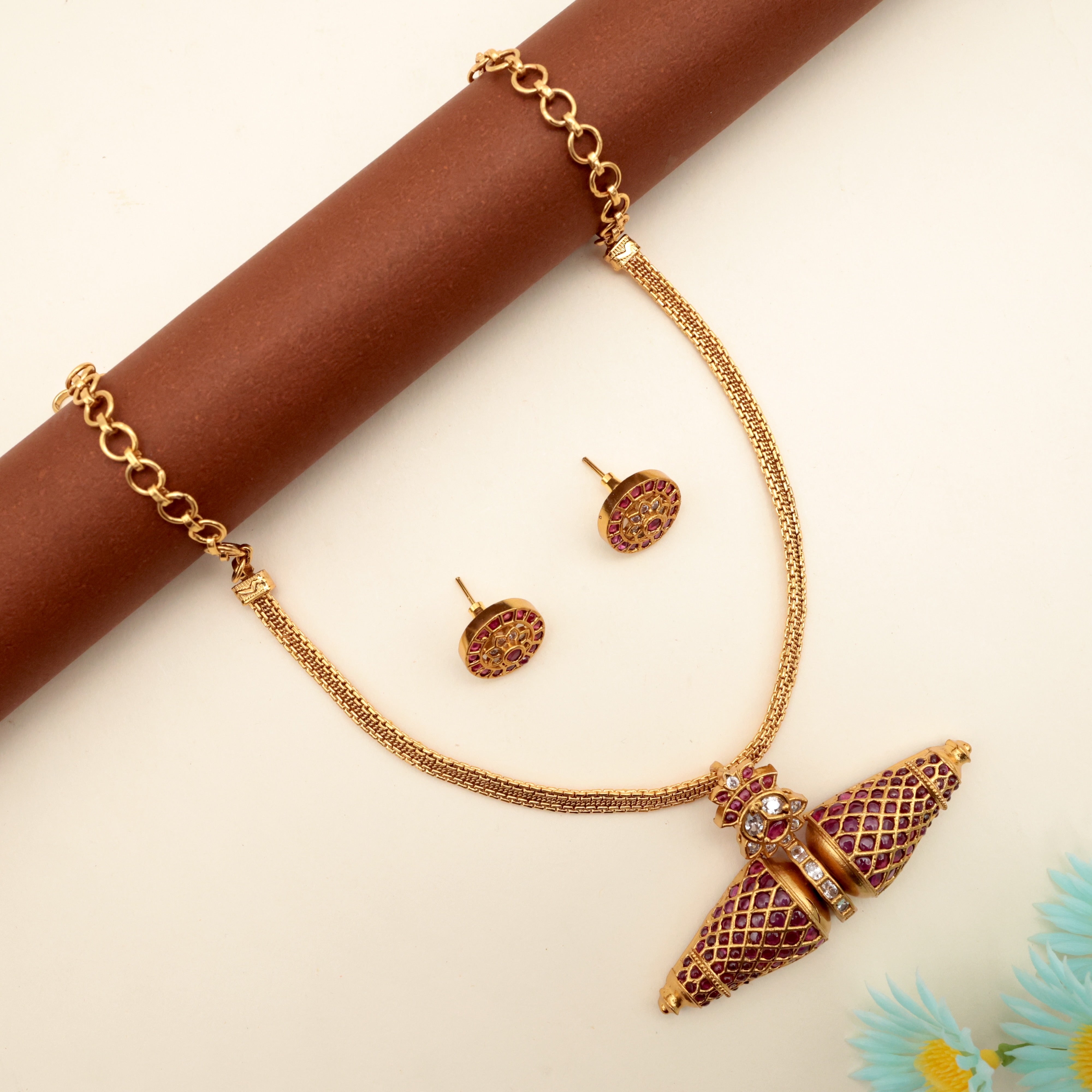 Antique Gold Premium Kemp Contemporary Bullet Pendant Chain Set