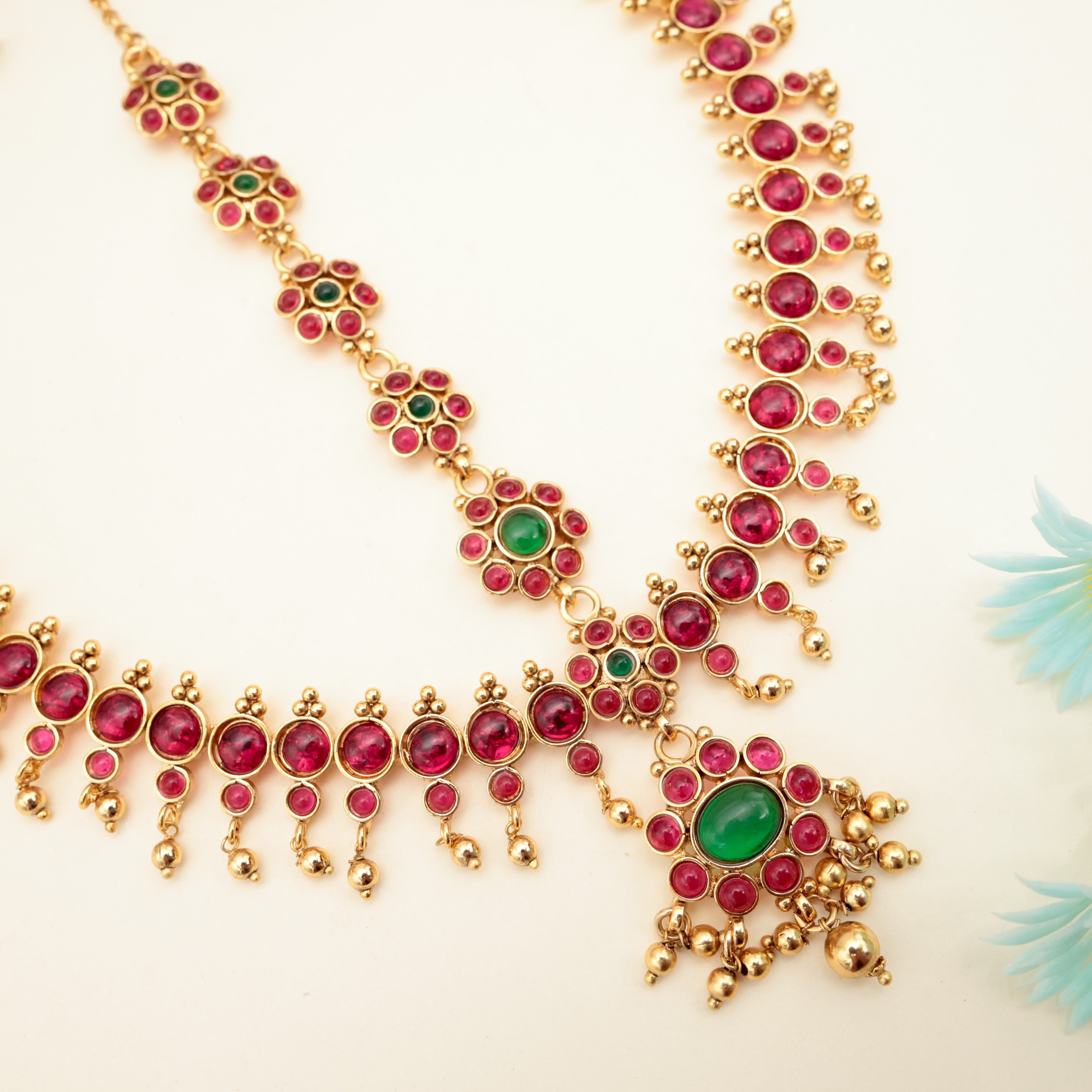 PREMIUM KEMP FLOWER BRIDAL NETHICHUTTI/MAANG TIKKA