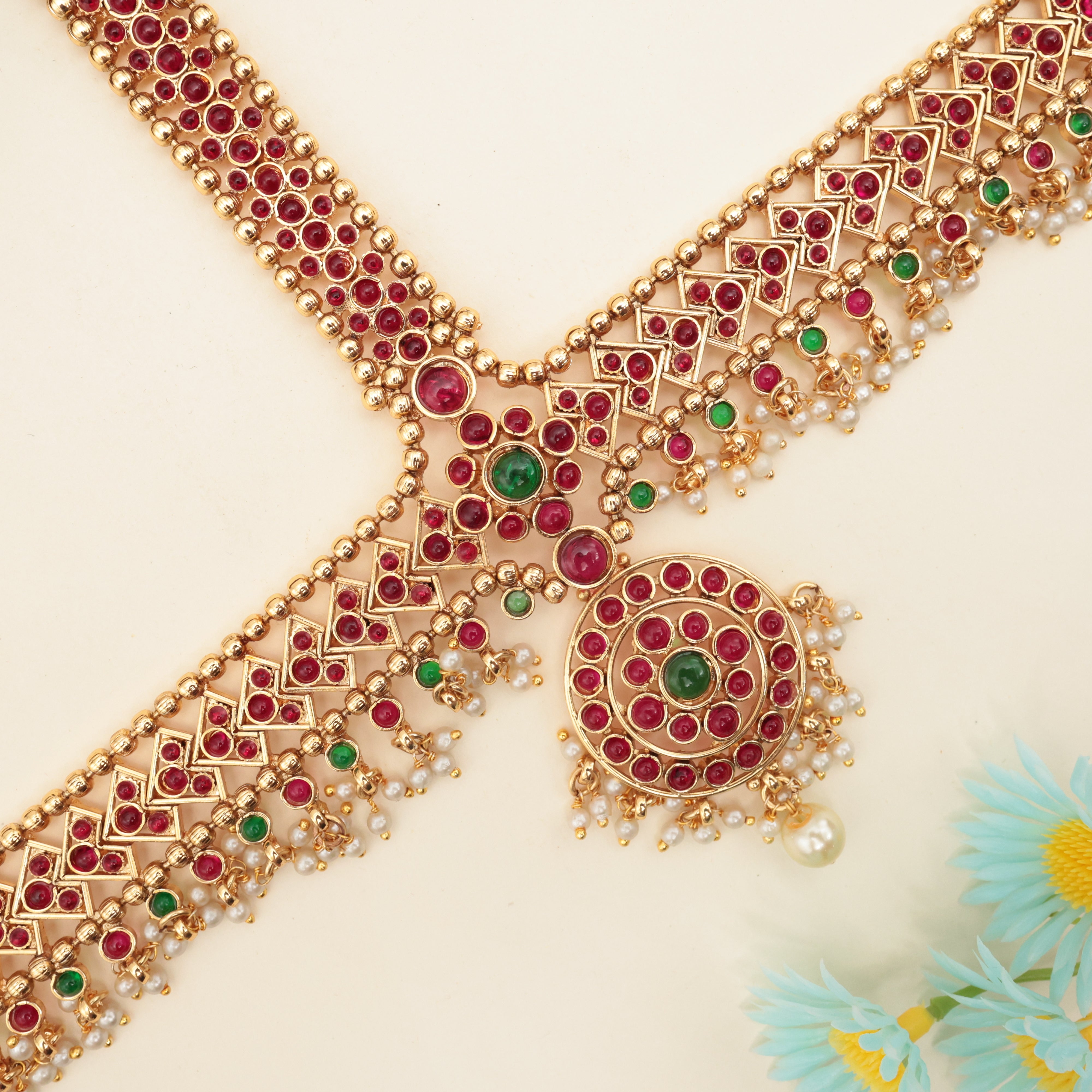 PREMIUM KEMP TRADITIONAL BRIDAL MAANG TIKKA/NETHICHUTTI