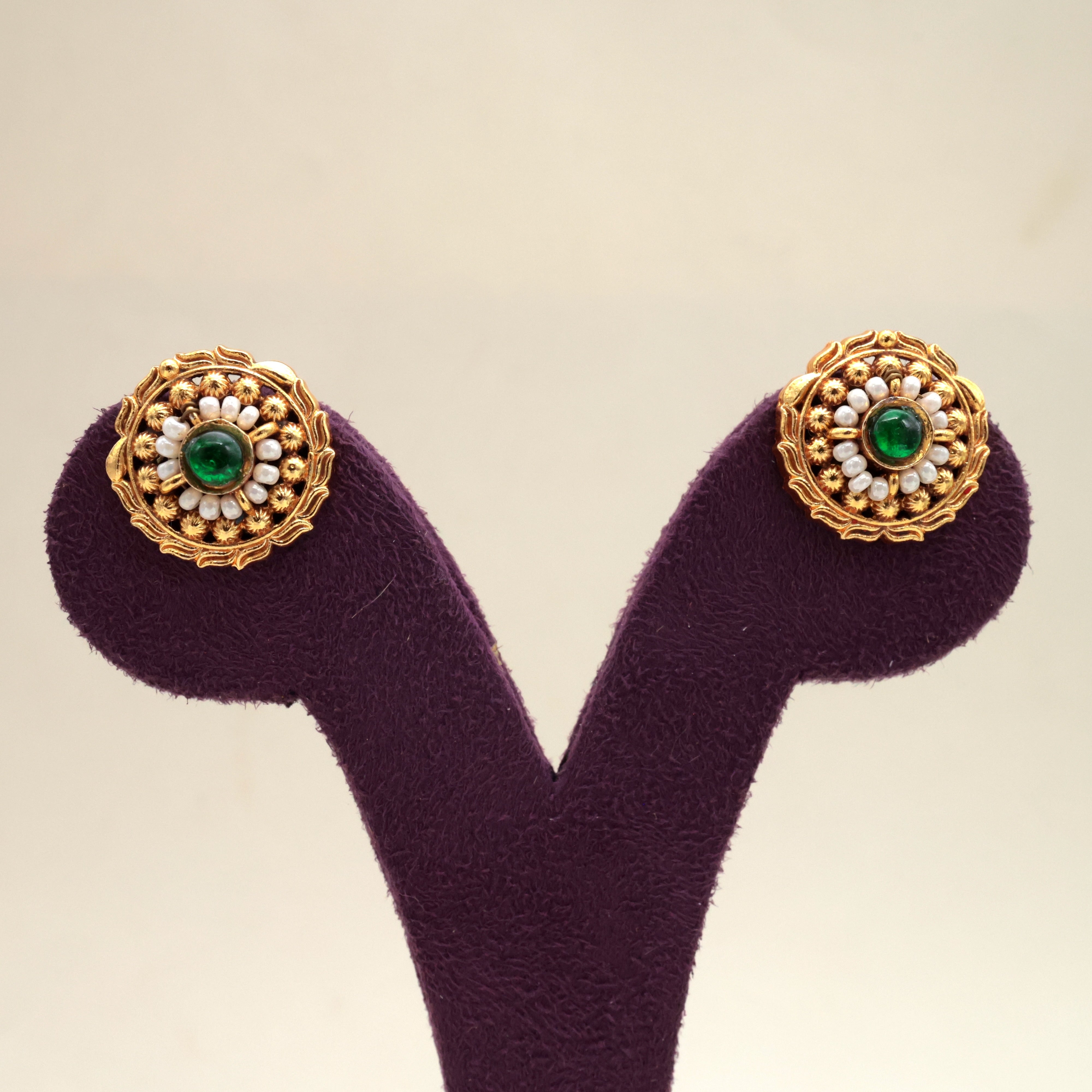 PREMIUM ANTIQUE SMALL THUSHI STUDS - EMERALD