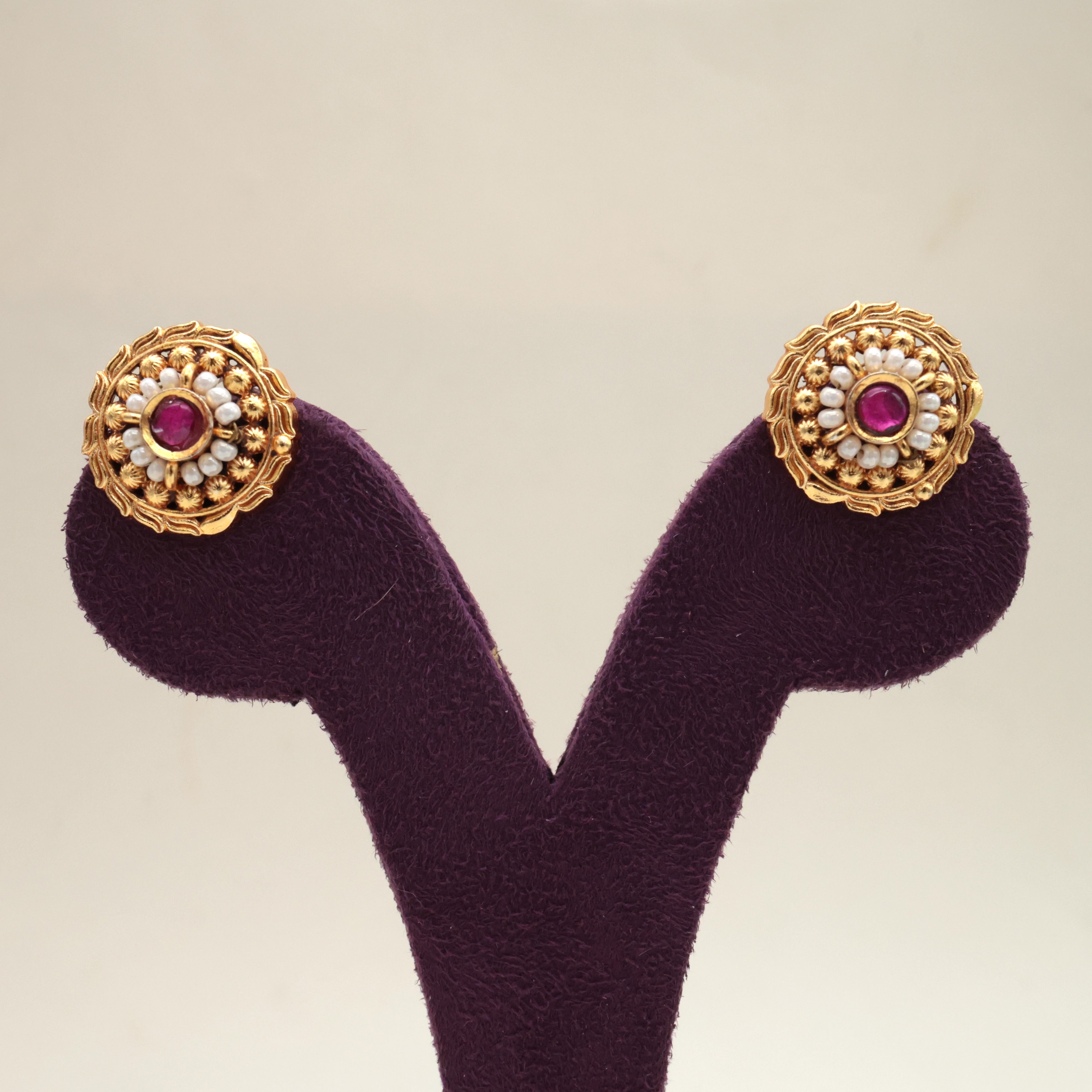 PREMIUM ANTIQUE SMALL THUSHI STUDS - RUBY