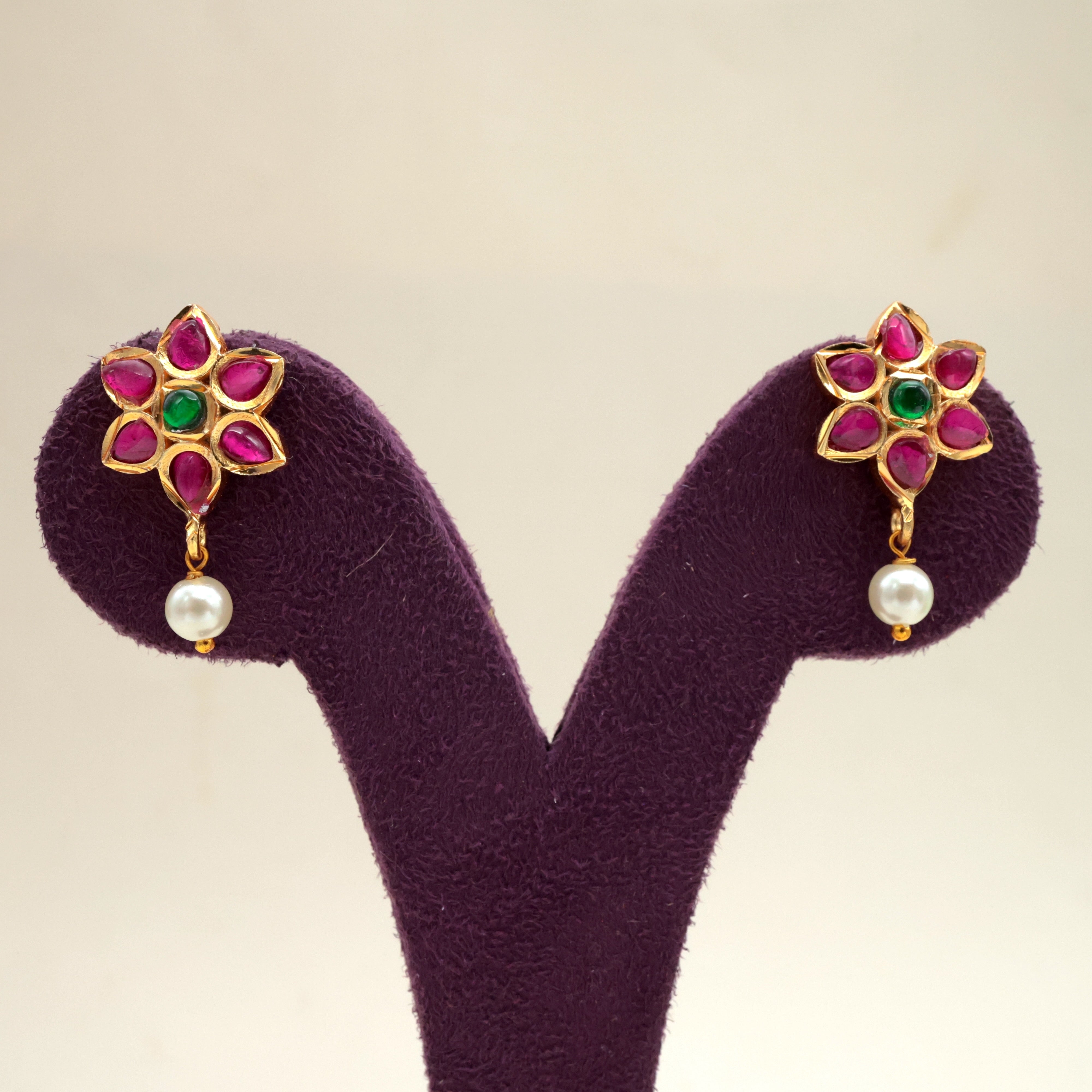 CUTE FLOWER PEARL DROP JADAU KUNDAN EARRINGS - RUBY & GREEN