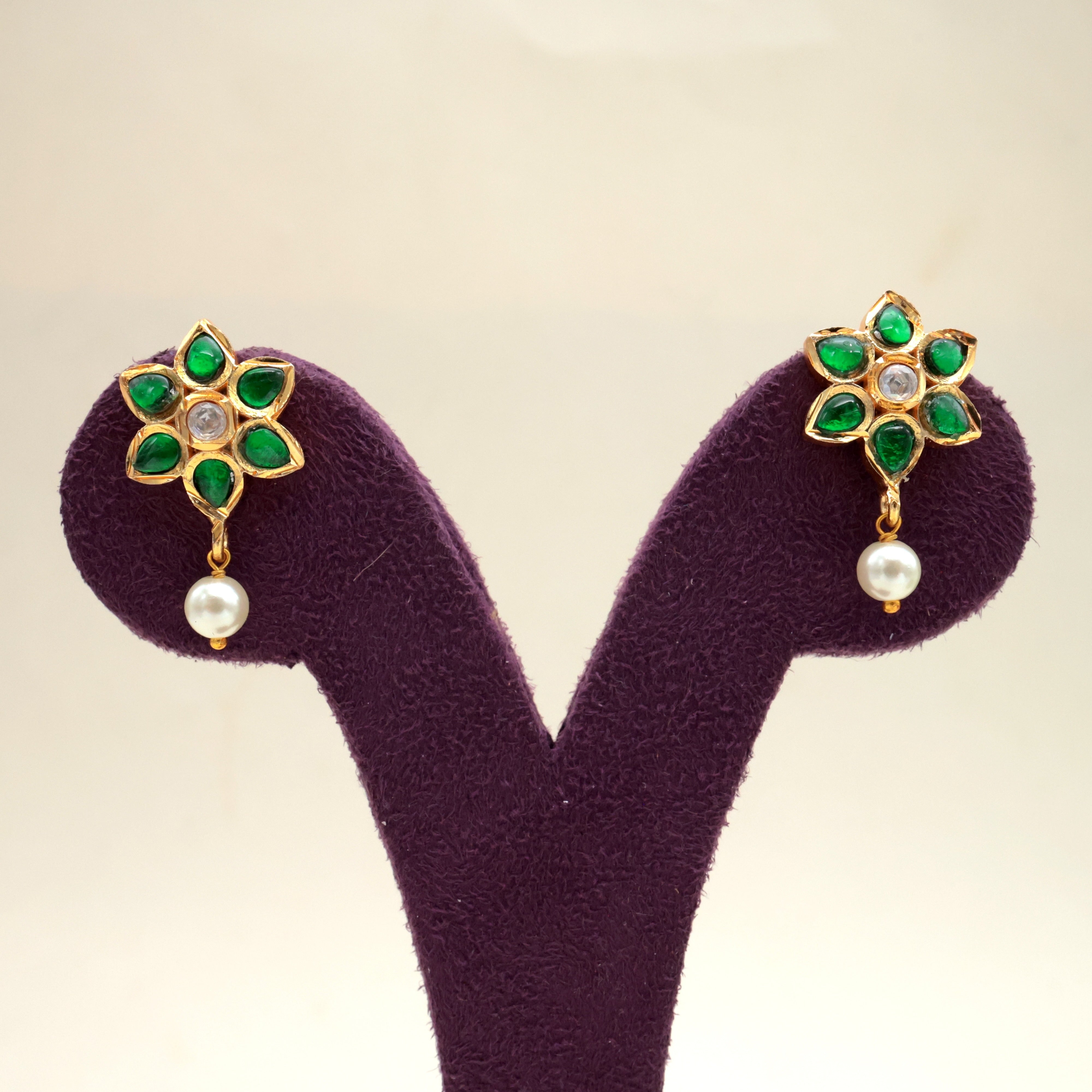 CUTE FLOWER PEARL DROP JADAU KUNDAN EARRINGS - GREEN & WHITE
