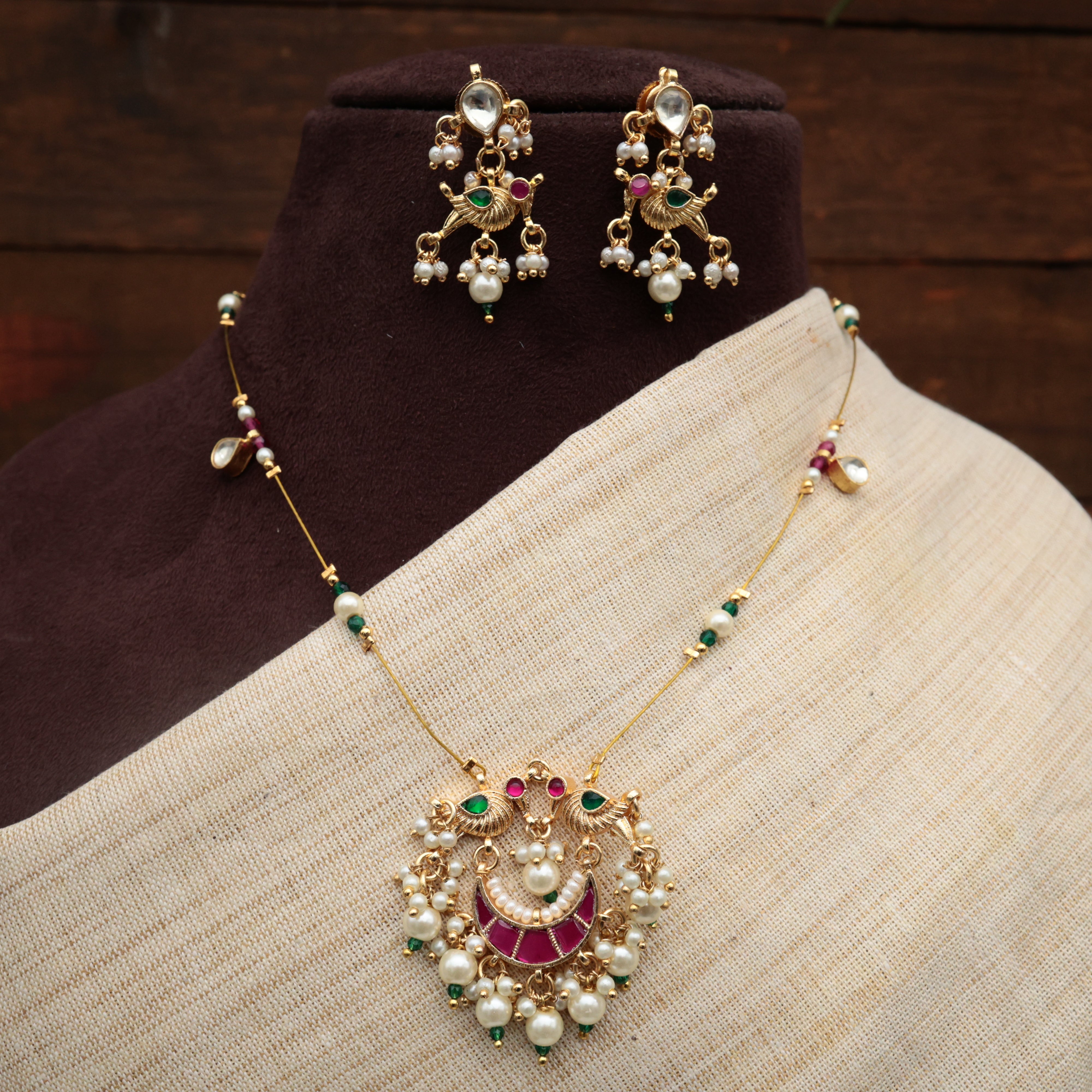 CHIDIYAA CHAAND - HANDMADE PREMIUM PACHI KUNDAN INVISIBLE NECKLACE SET