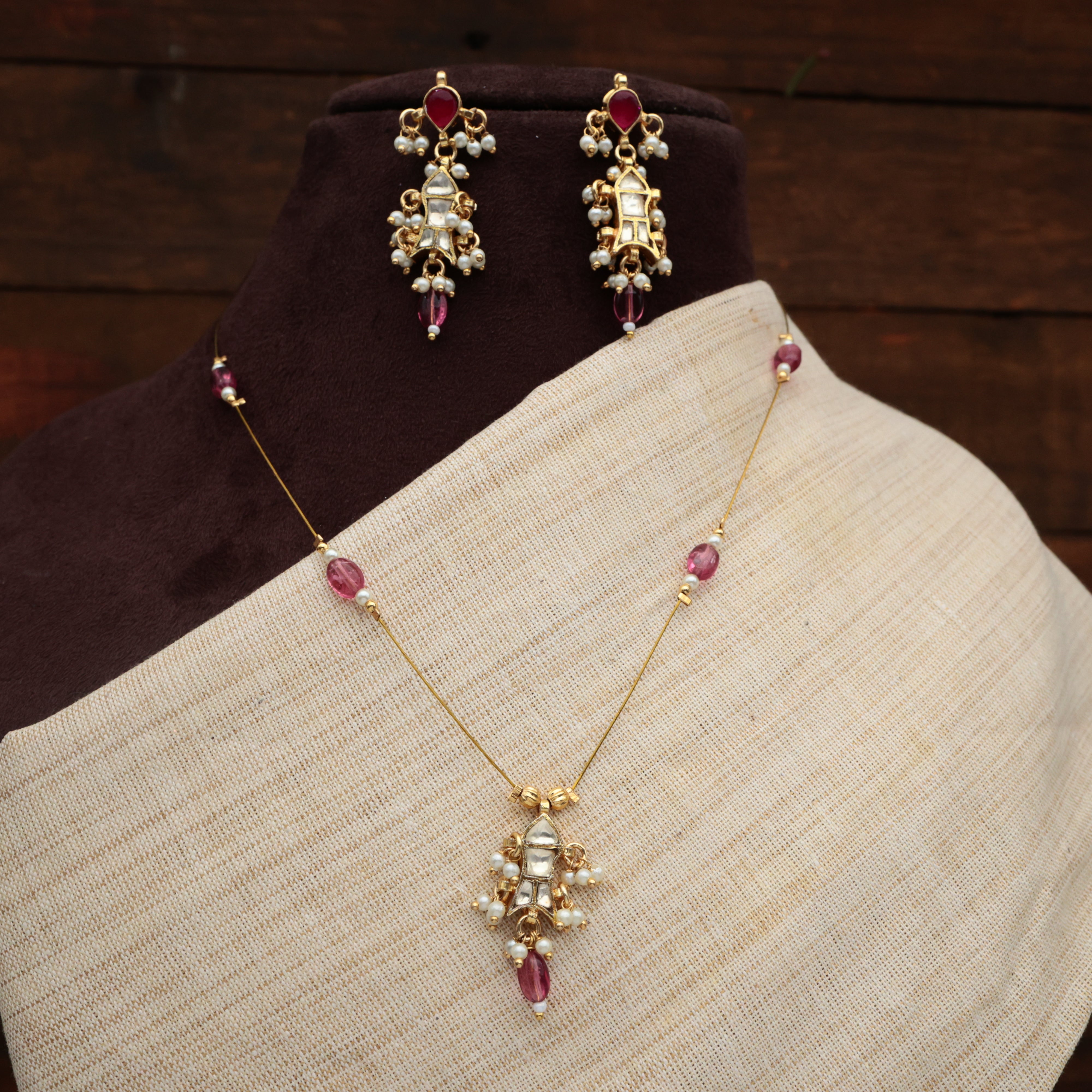 MACHILI - HANDMADE PREMIUM PACHI KUNDAN INVISIBLE NECKLACE SET