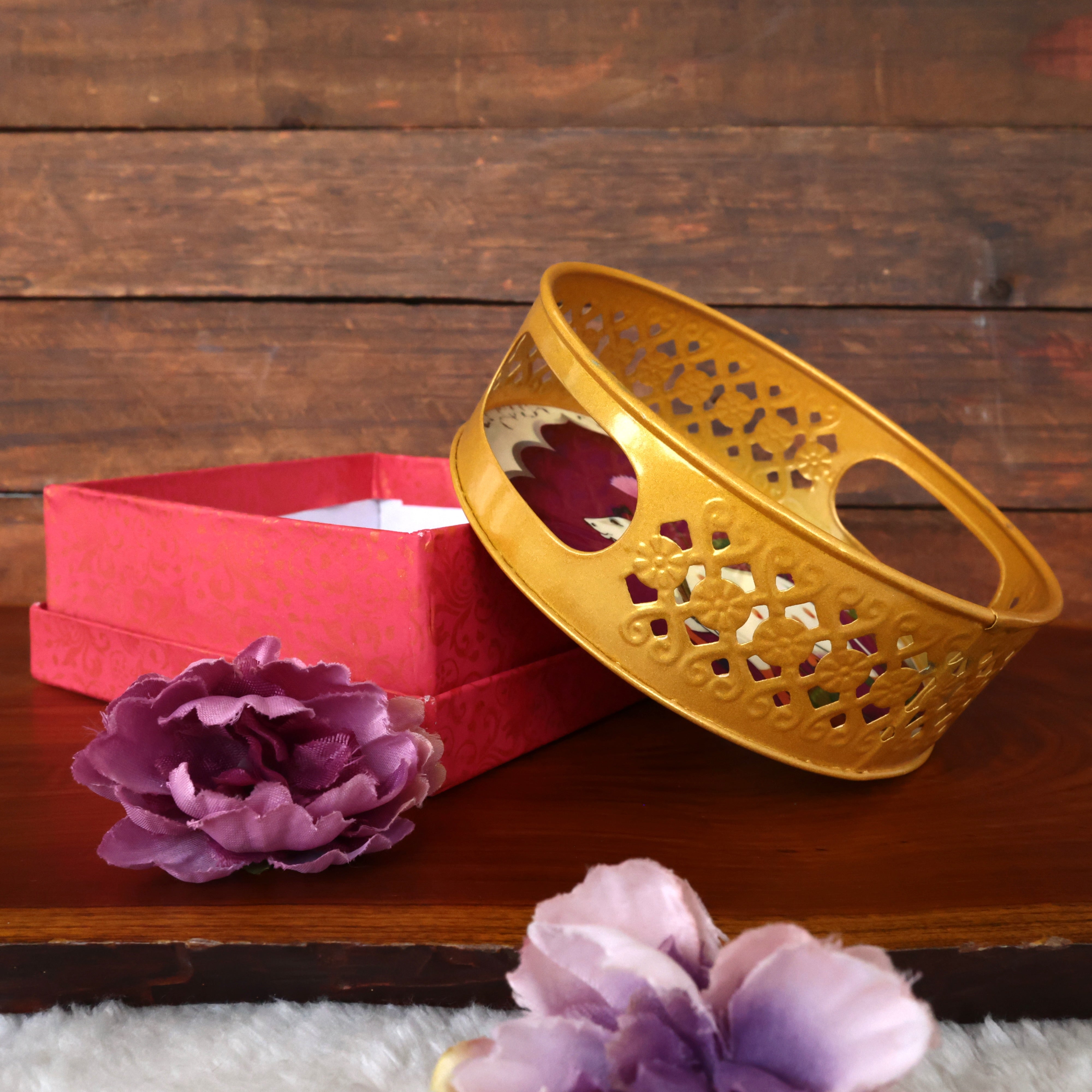 METAL BASED JHALI WORK PICHWAI PRINTED ROUND TRAYS WITH GIFT BOX - 6 INCHES