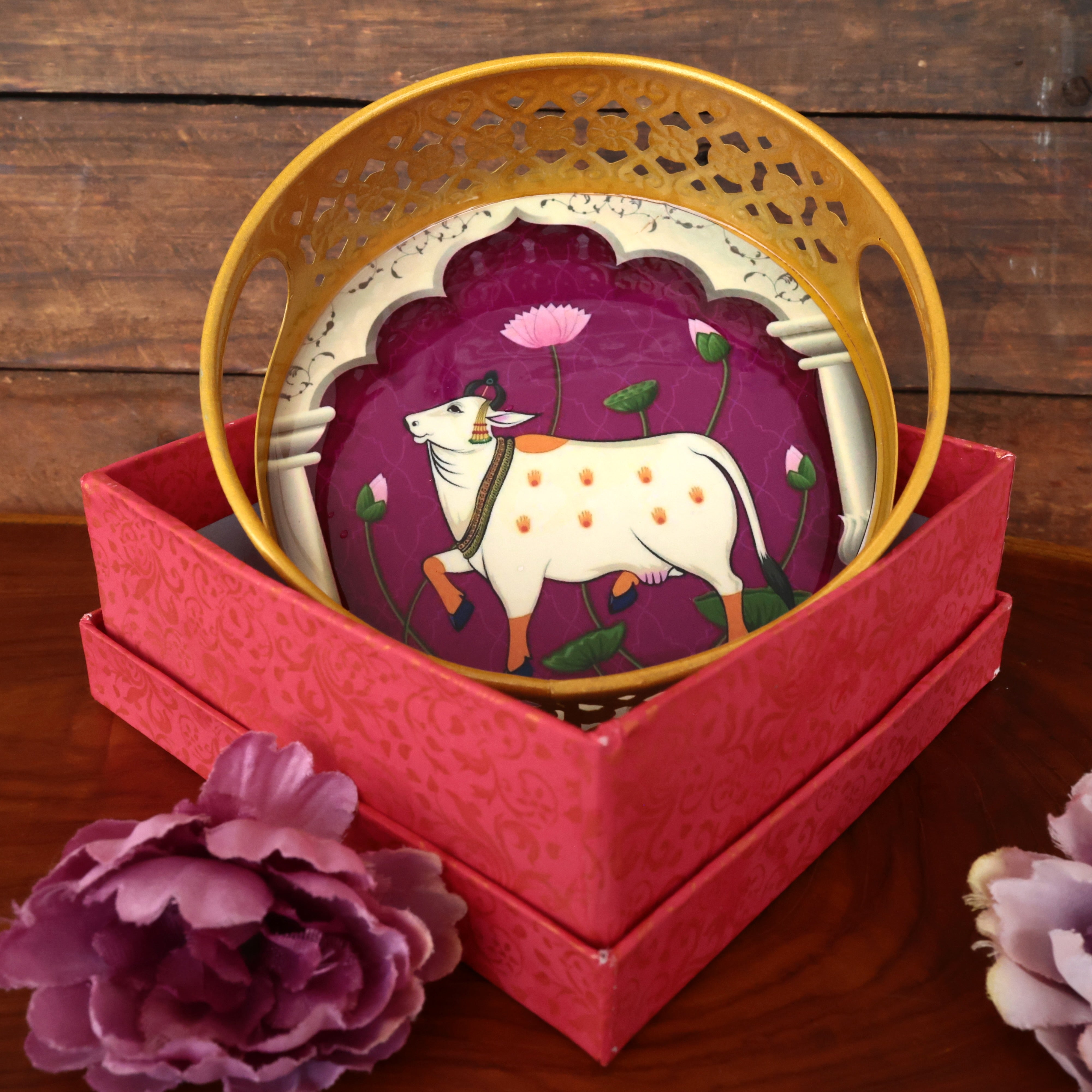 METAL BASED JHALI WORK PICHWAI PRINTED ROUND TRAYS WITH GIFT BOX - 6 INCHES