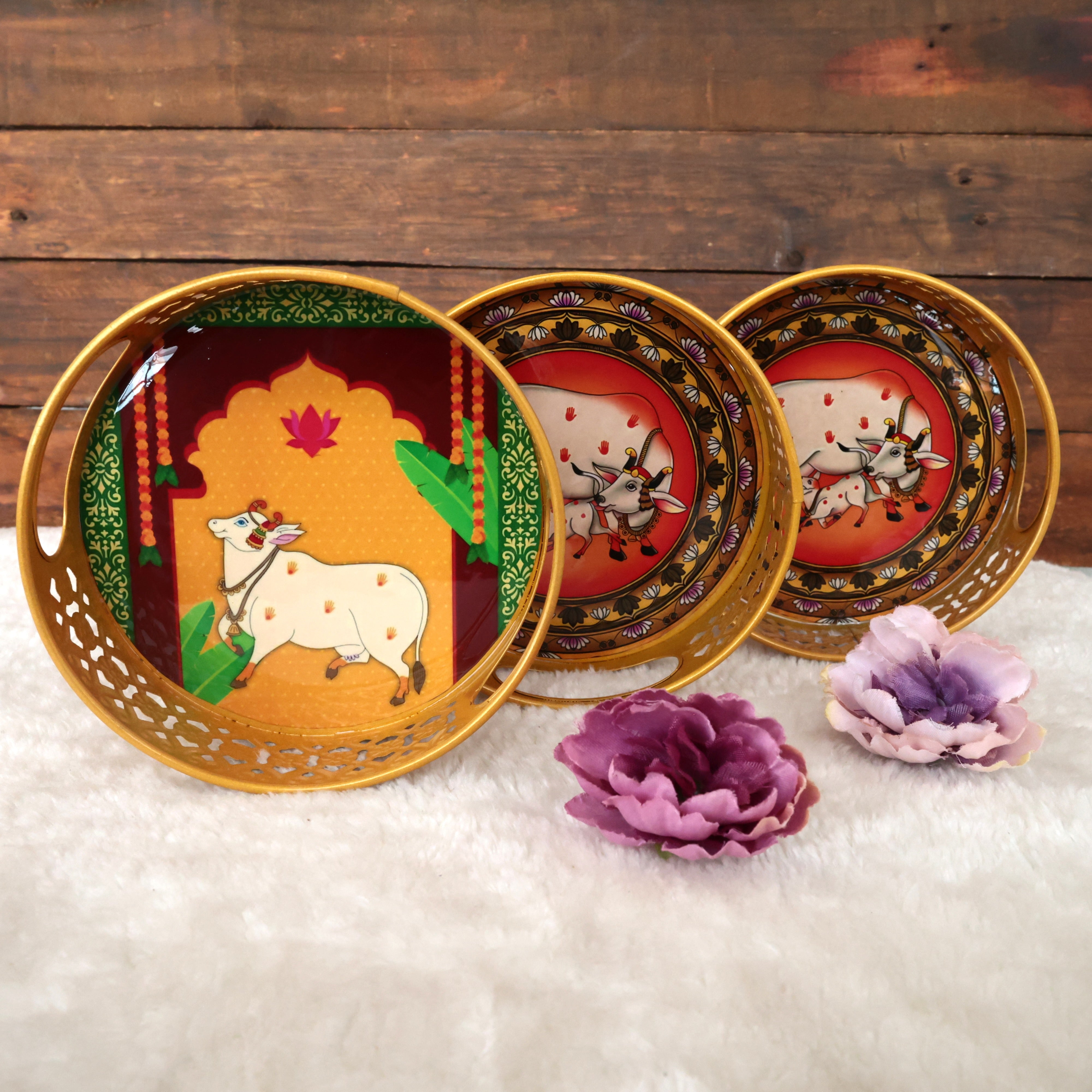 METAL BASED JHALI WORK PICHWAI PRINTED ROUND TRAYS WITH GIFT BOX - 6 INCHES