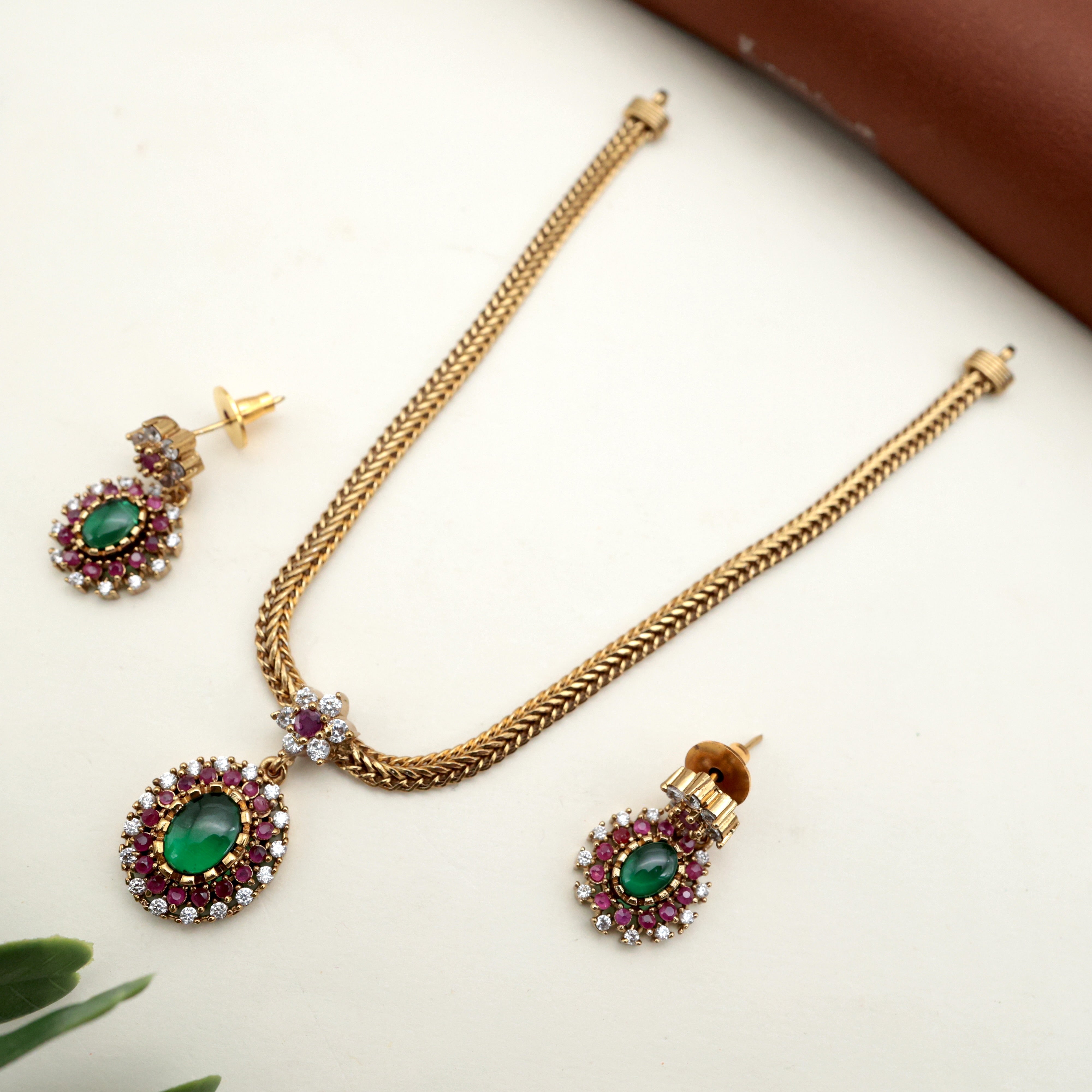 Premium AD Kemp Oval Pendant Lightweight Antique Necklace Set