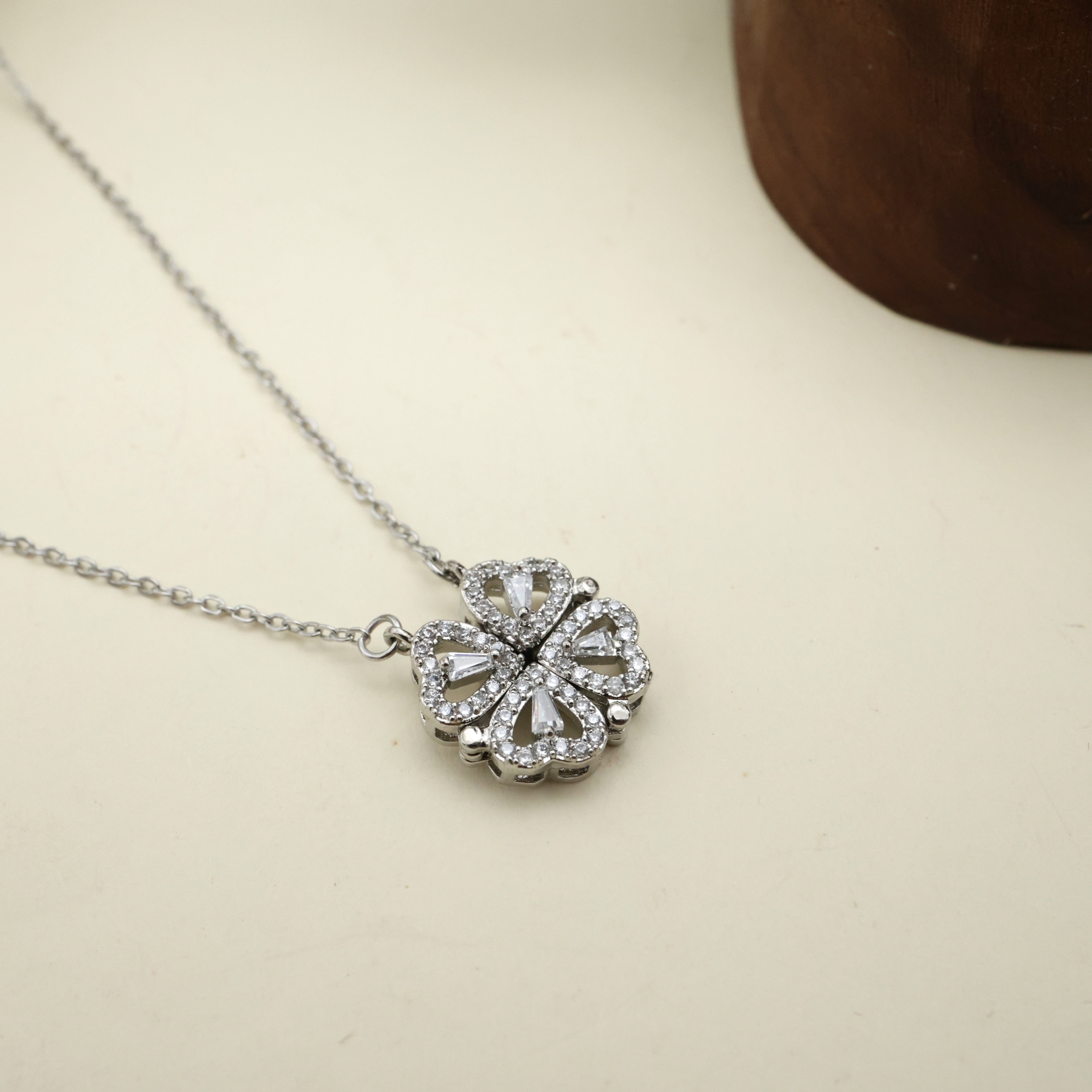 SILVER TONE ANTI TARNISH SHORT CHAIN - TWO IN ONE MAGNETIC 4 HEART STONE FLOWER