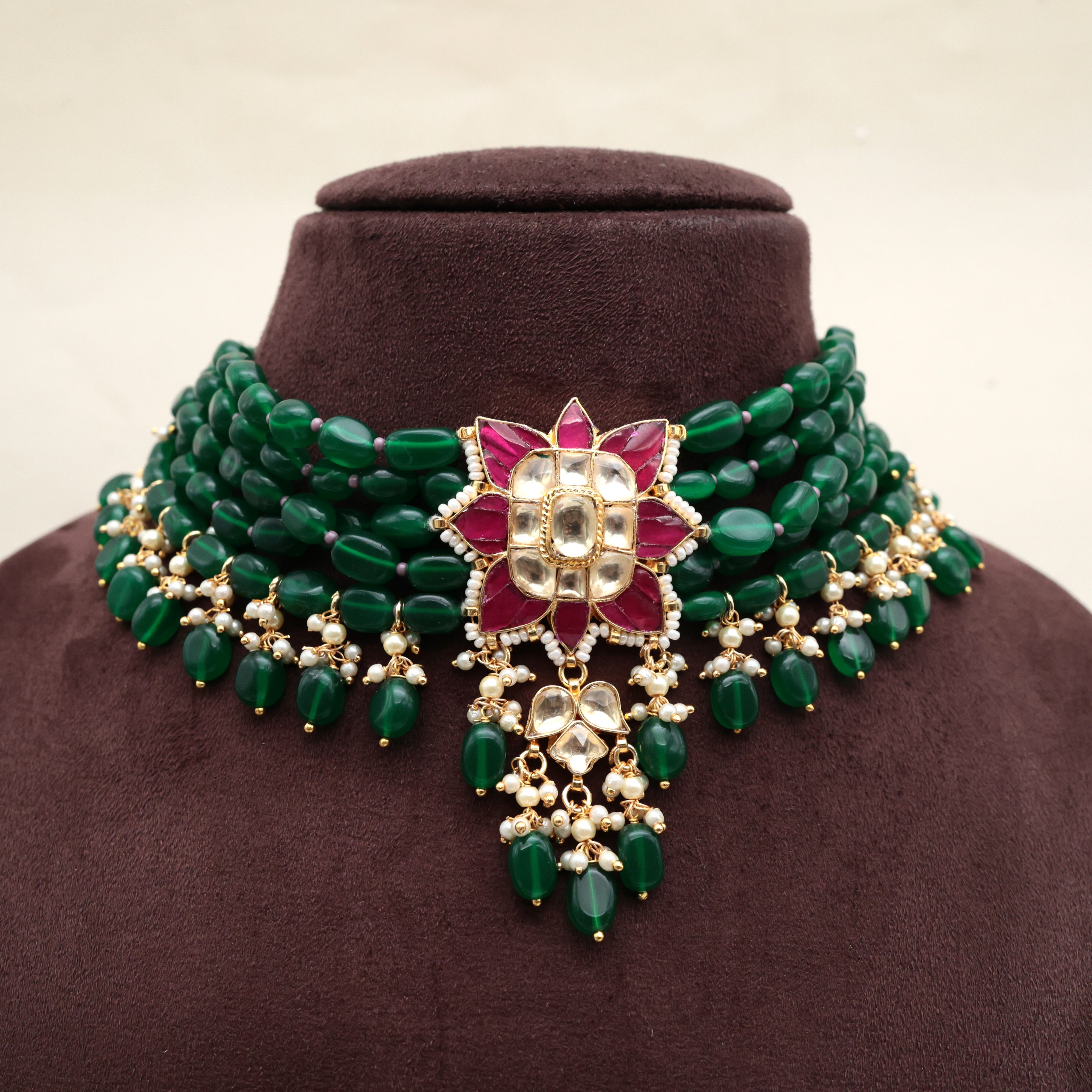 ACTRESS SONAKSHI SINHA INSPIRED PACHI KUNDAN BEADED BRIDAL CHOKER