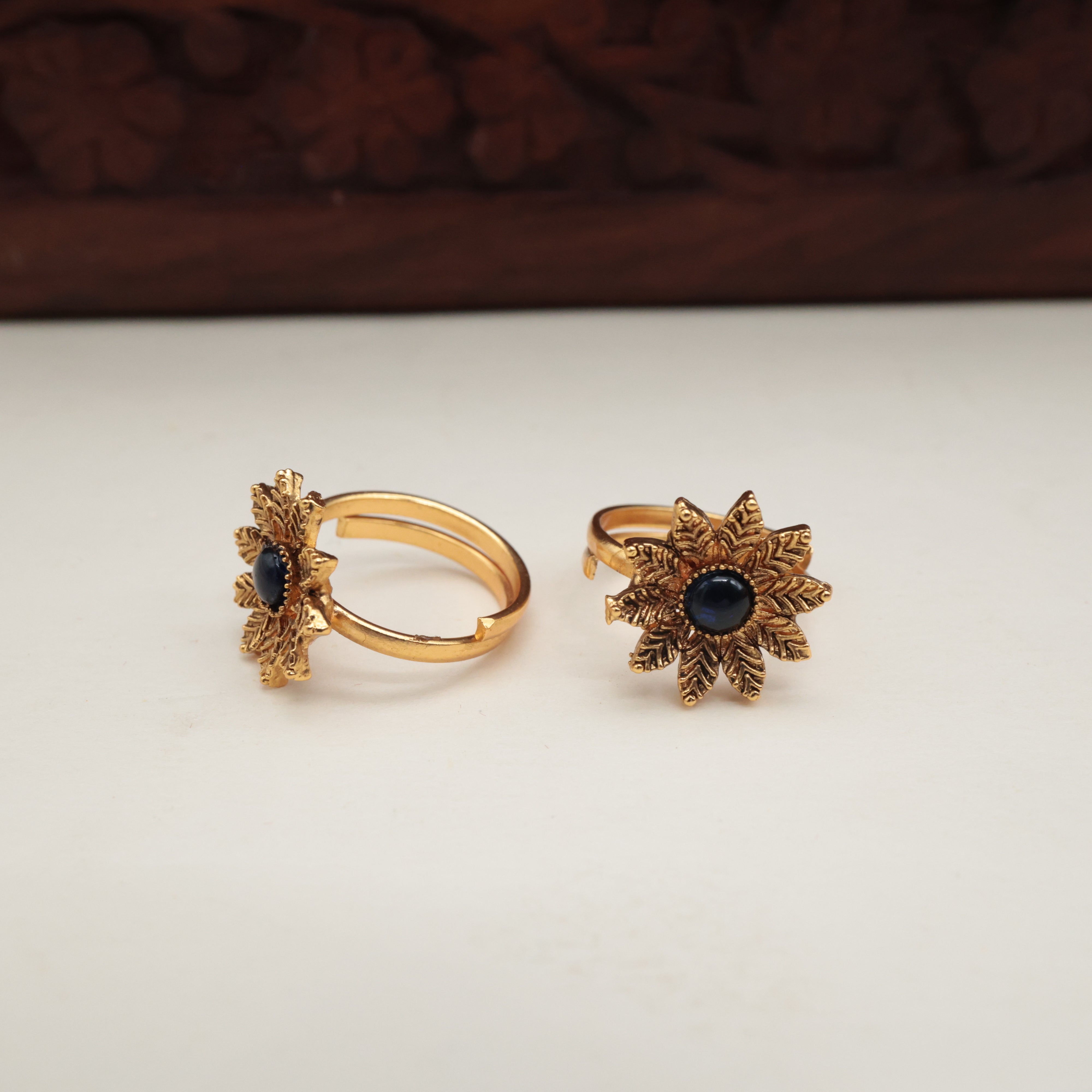 GOLD LOOK PREMIUM FLOWER TOE RINGS FOR WOMEN - TRN002