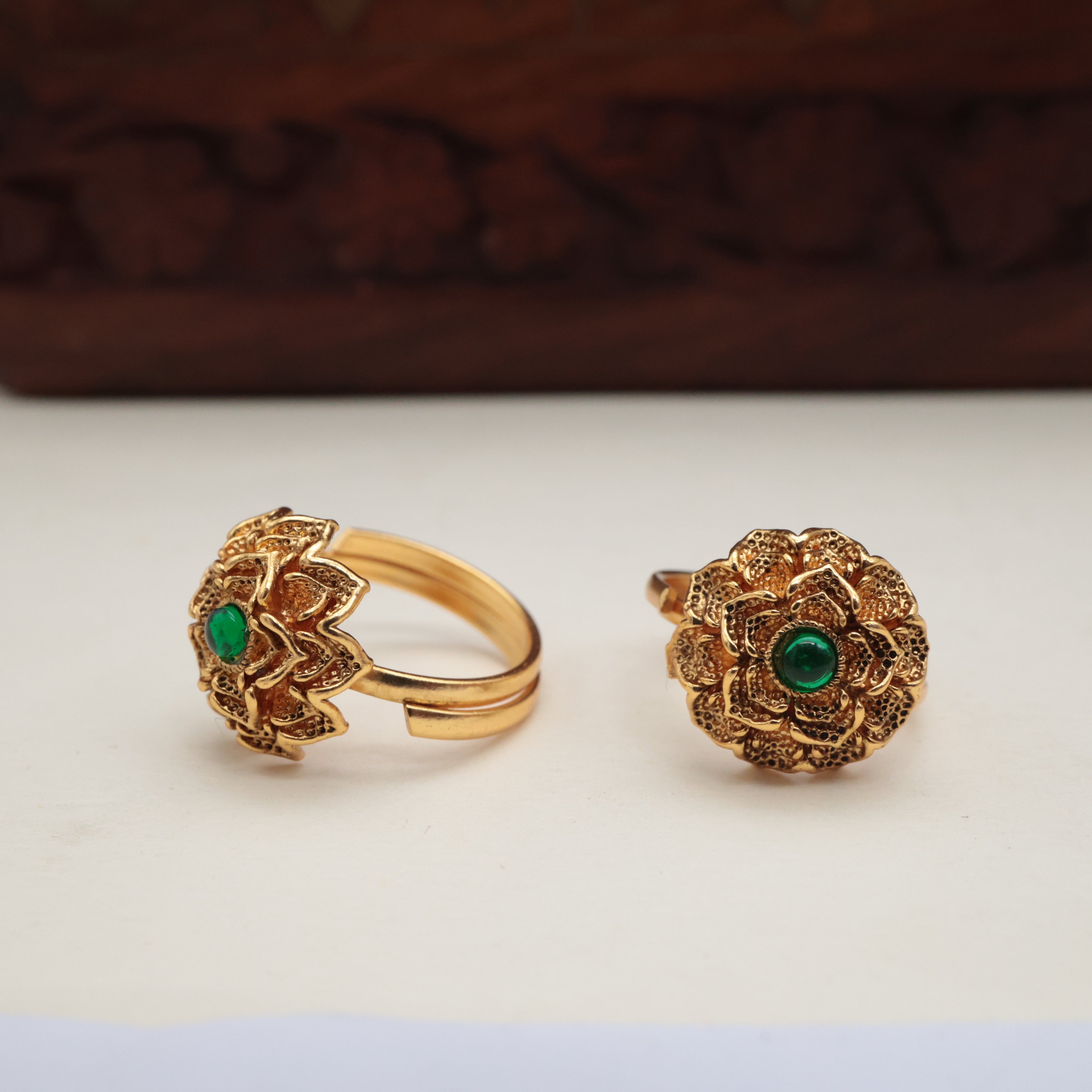 GOLD LOOK PREMIUM FLOWER TOE RINGS FOR WOMEN - TRN003