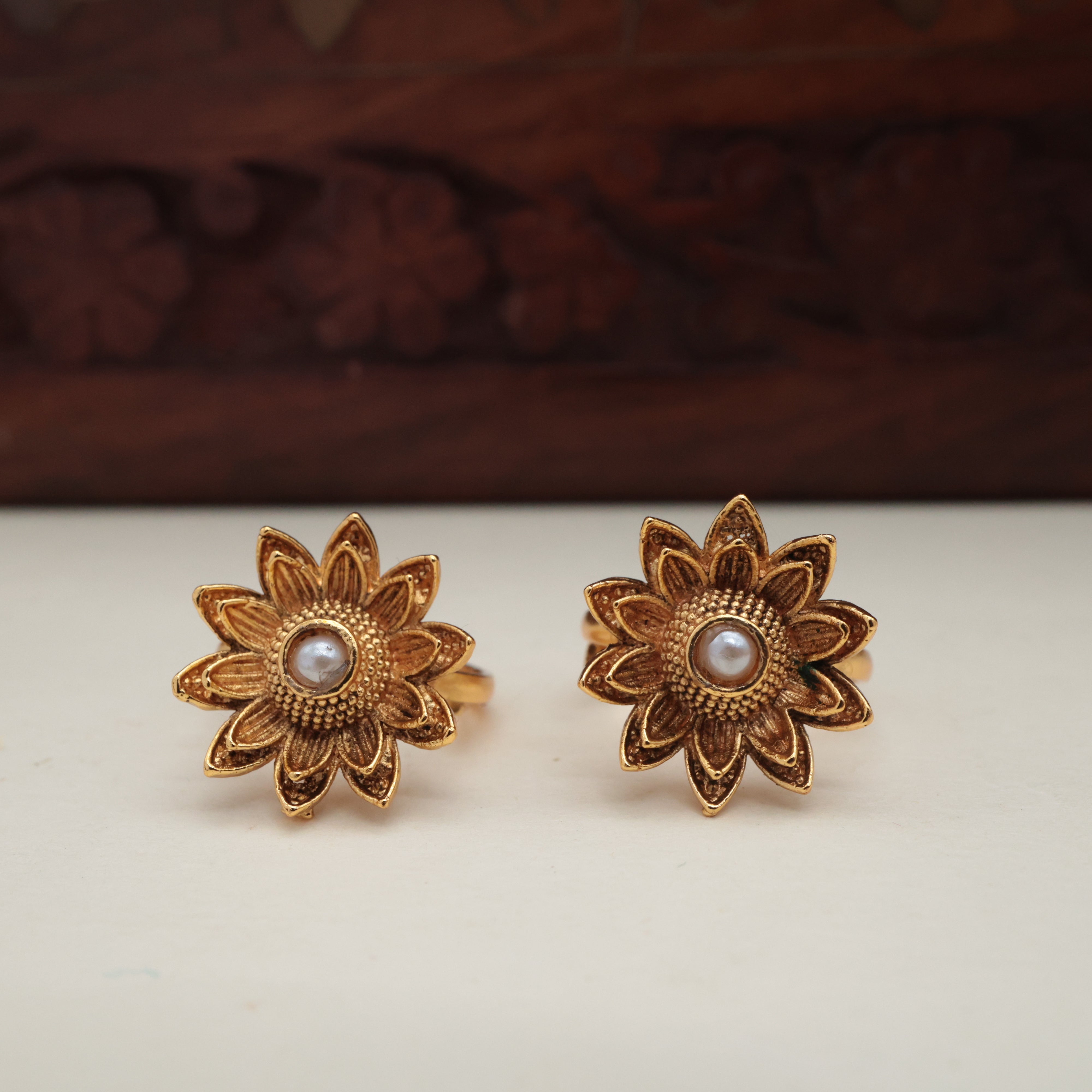 GOLD LOOK PREMIUM FLOWER TOE RINGS FOR WOMEN - TRN005