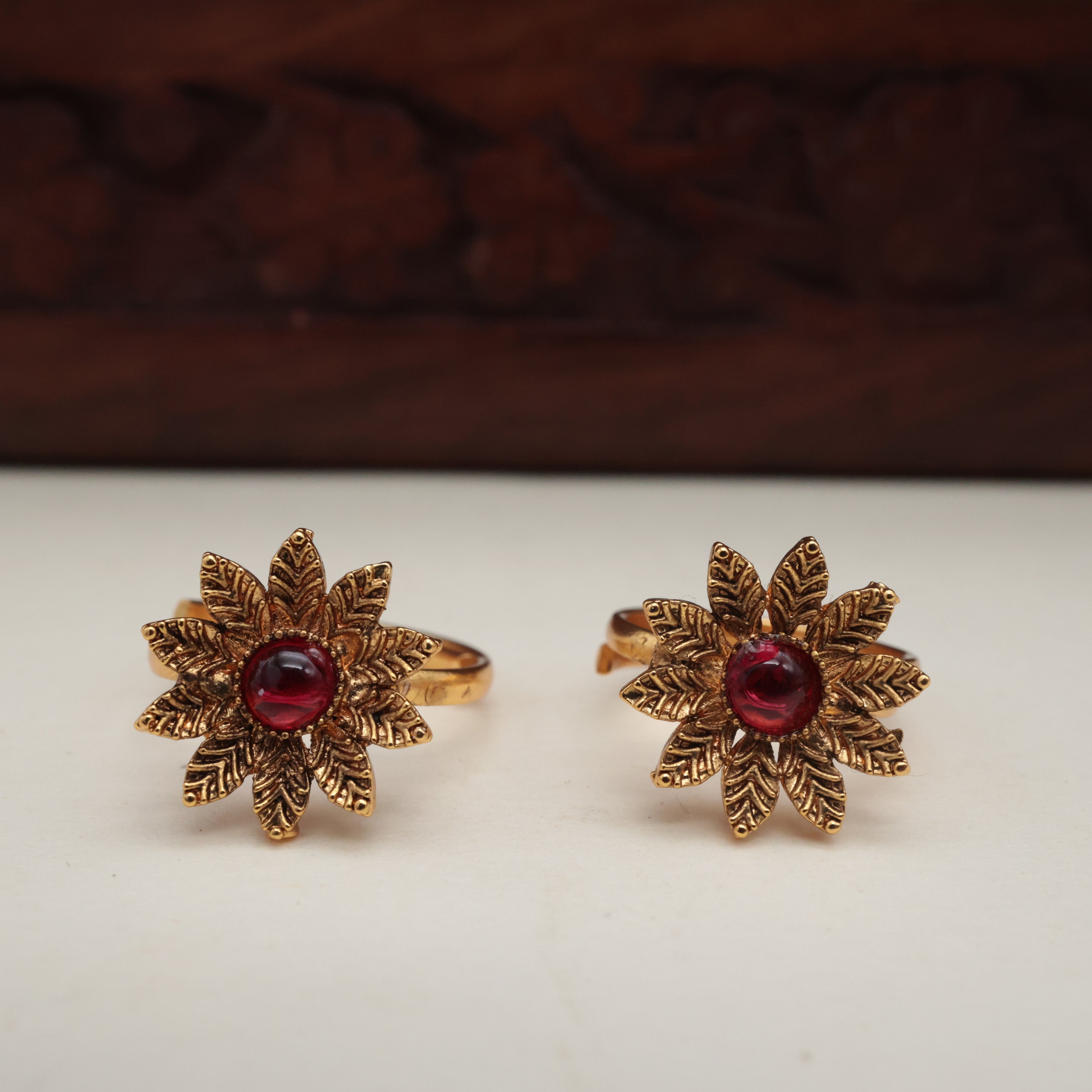 GOLD LOOK PREMIUM FLOWER TOE RINGS FOR WOMEN - TRN007