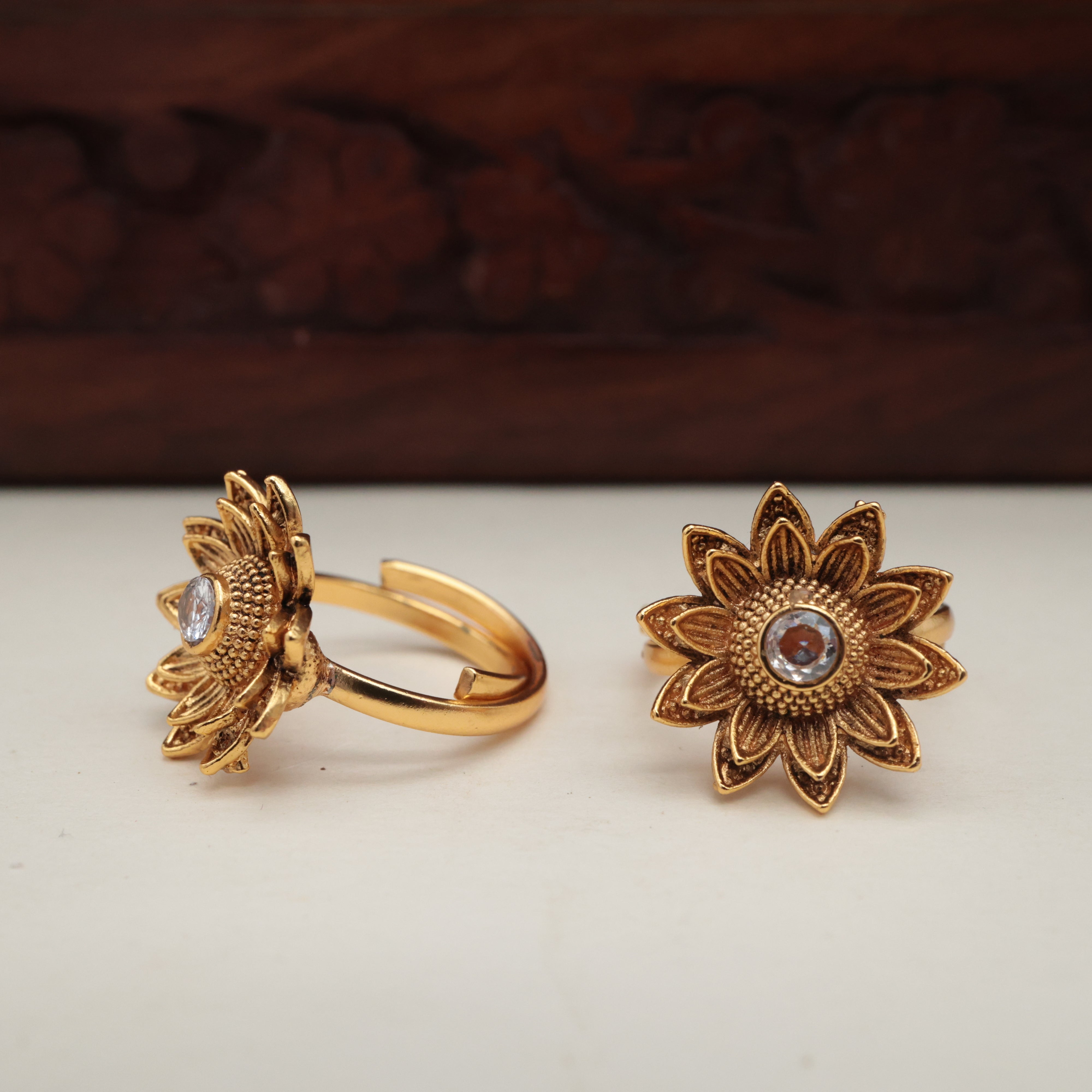 GOLD LOOK PREMIUM FLOWER TOE RINGS FOR WOMEN - TRN008