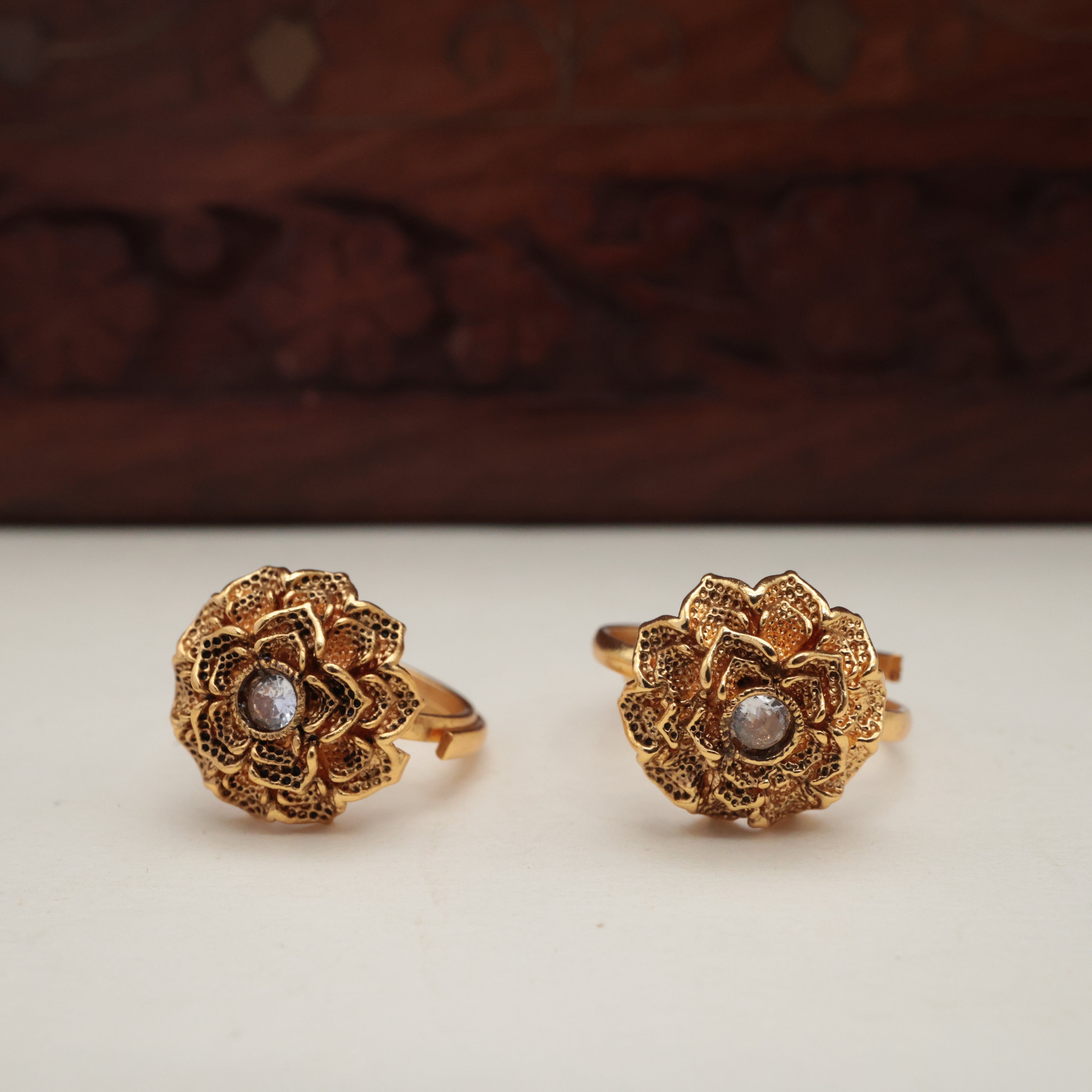 GOLD LOOK PREMIUM FLOWER TOE RINGS FOR WOMEN - TRN012