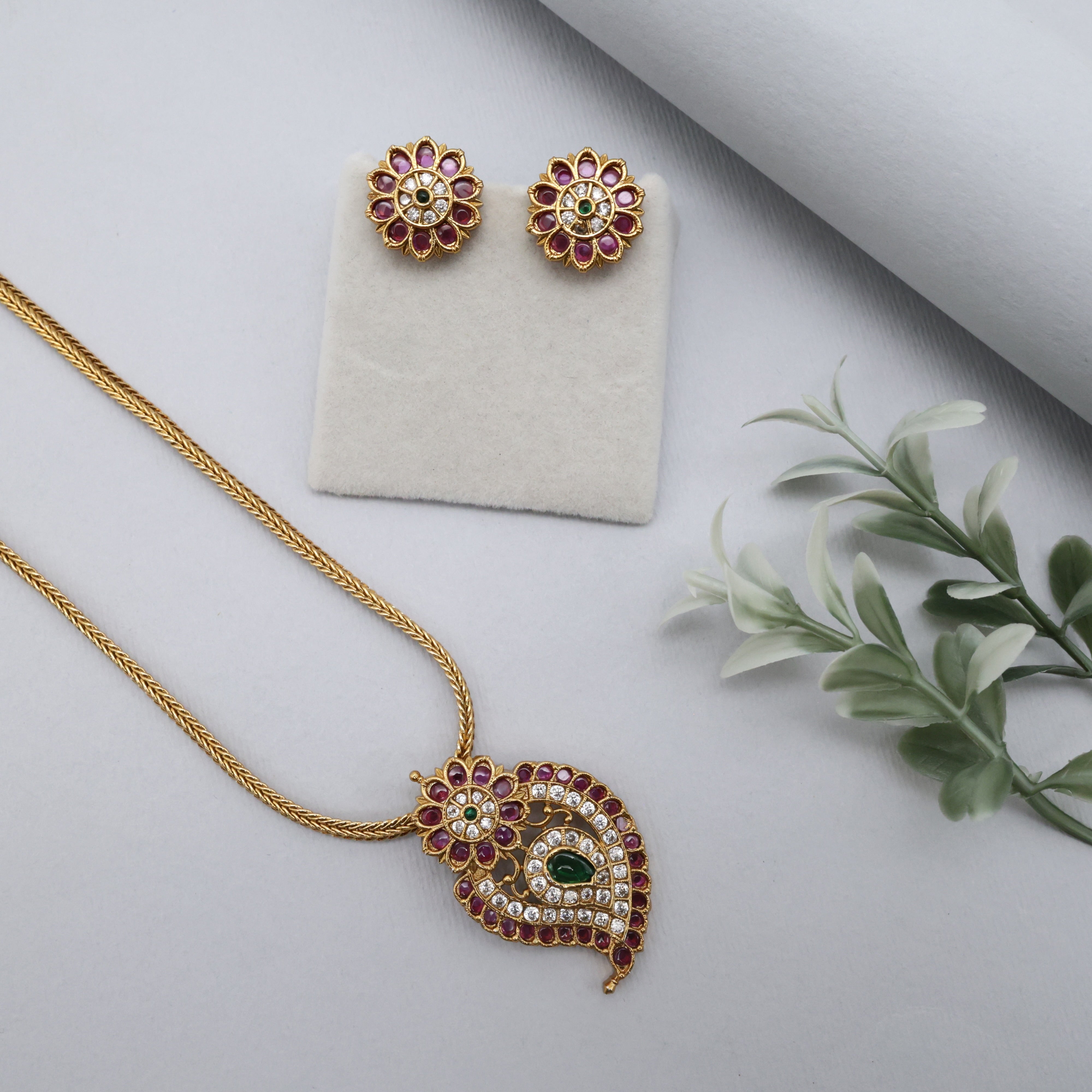 Antique AD Kemp Monago Pendant Kids Friendly Necklace Set
