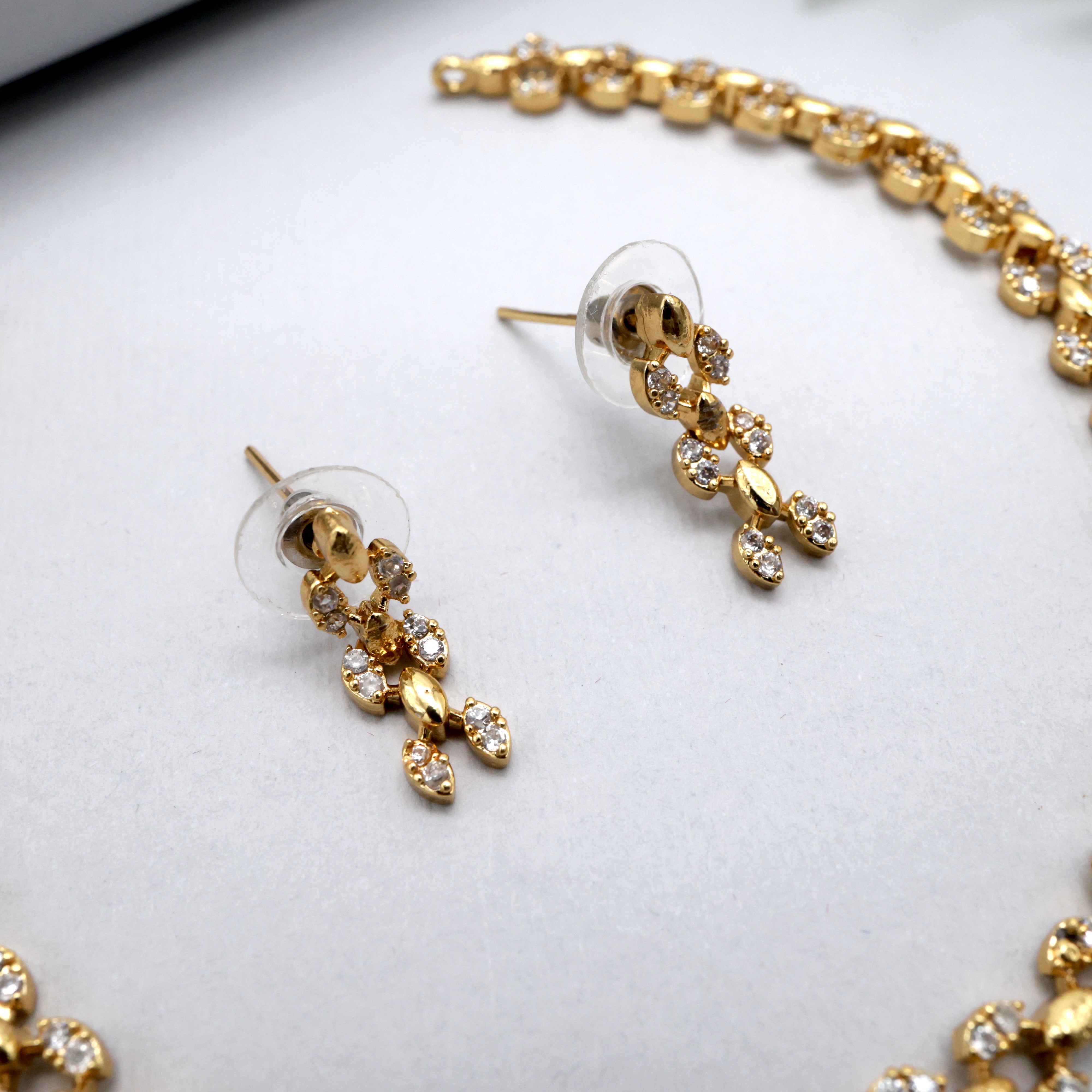 Antique Gold Tone AD Chain Loop Design Necklace Set