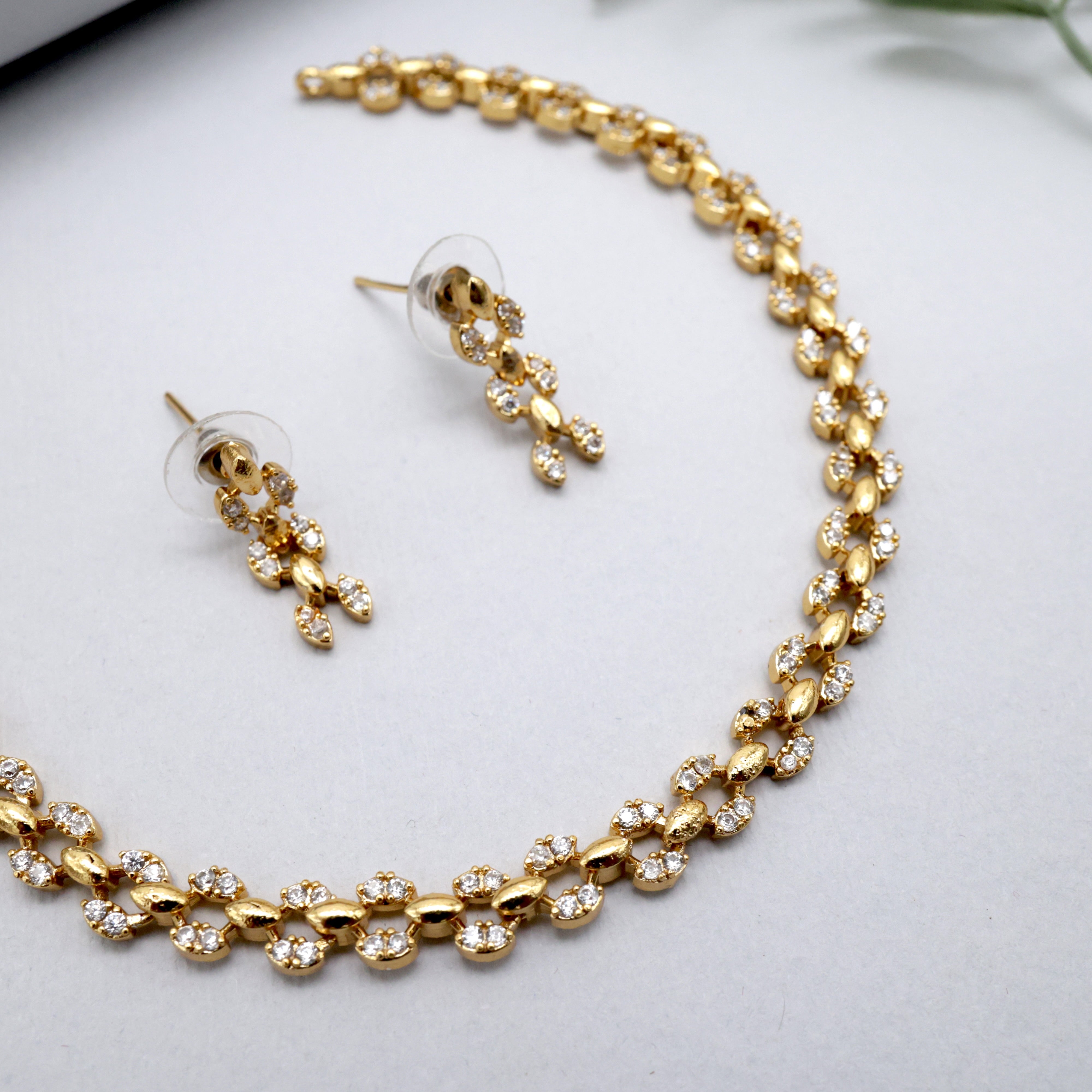 Antique Gold Tone AD Chain Loop Design Necklace Set