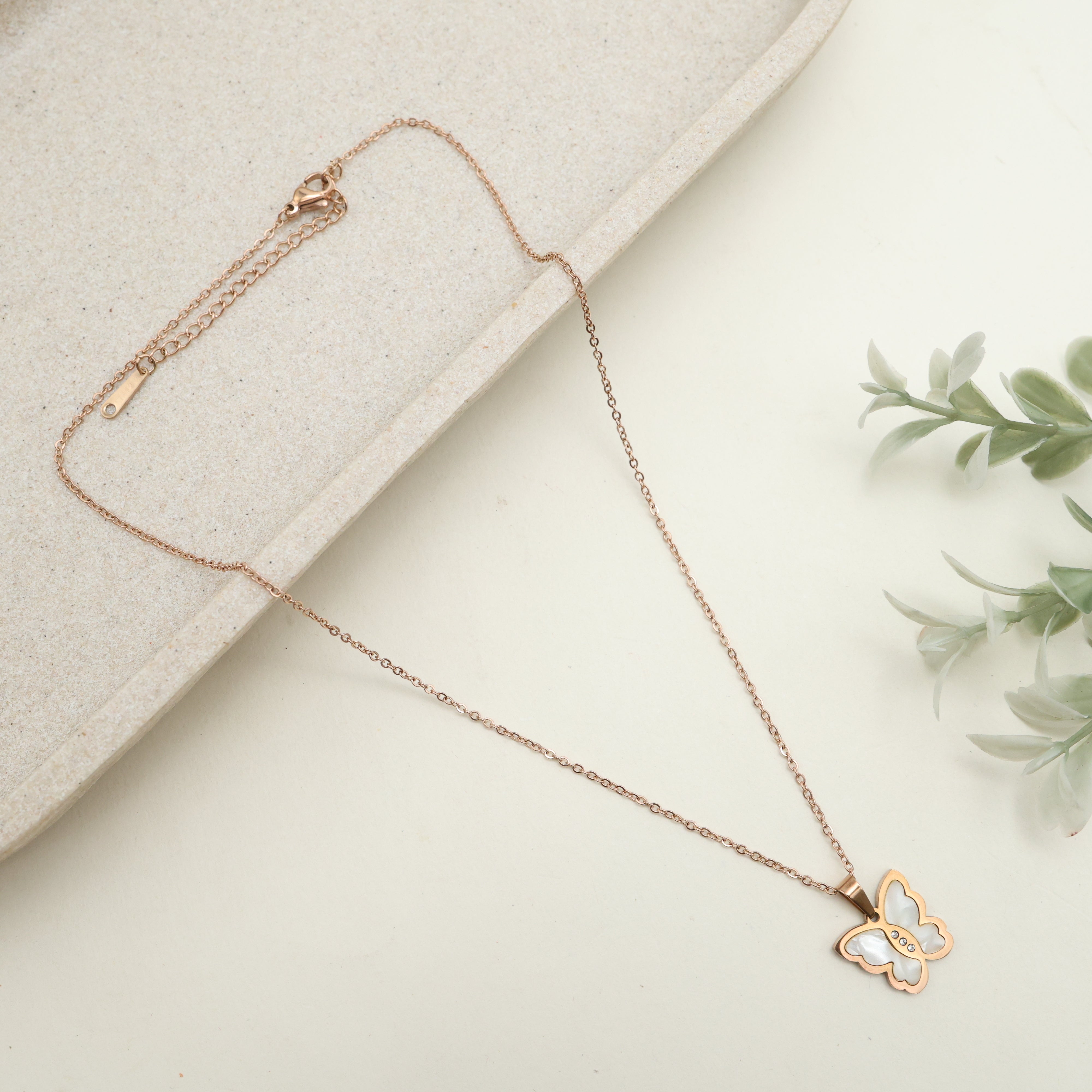 ROSE GOLD TONE ANTI TARNISH SHORT CHAIN - WHITE BUTTERFLY