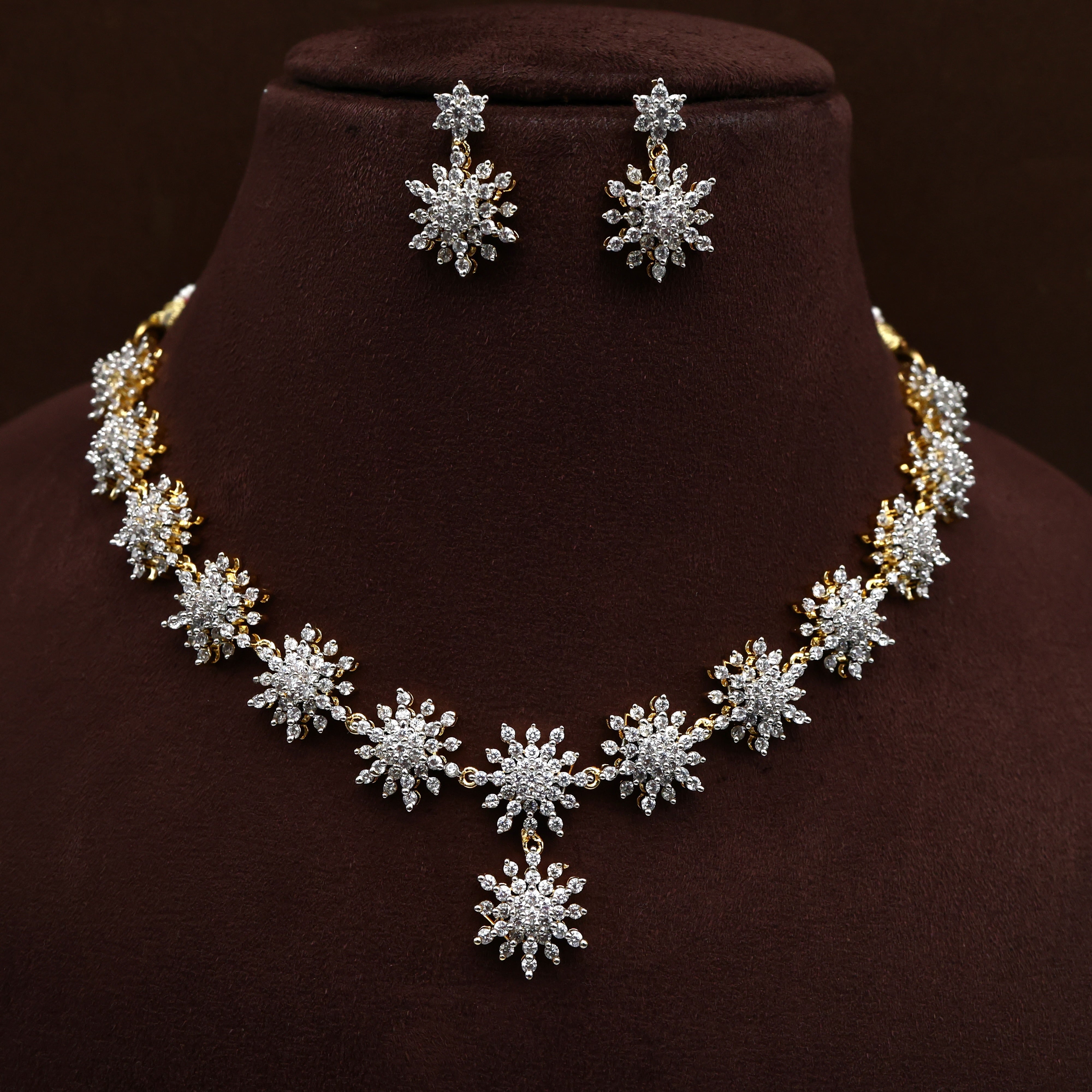 DIAMOND LOOK AD PREMIUM STAR FLOWER NECKLACE SET