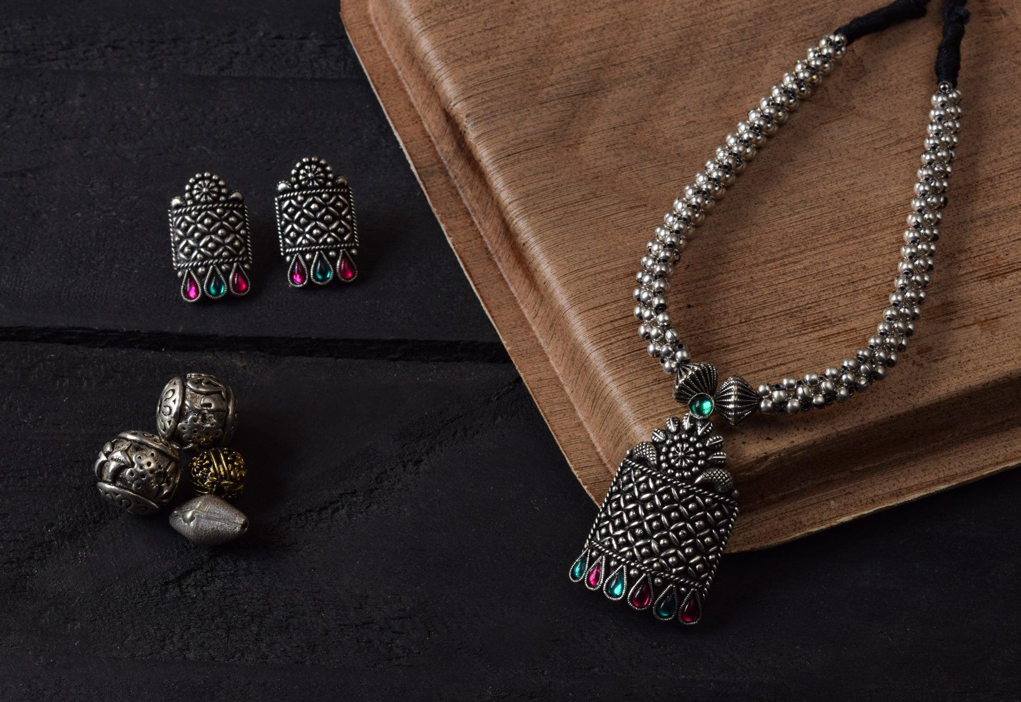 Kolhapuri Traditional Kreedam Pendant Thushi Short Necklace - Happy Pique