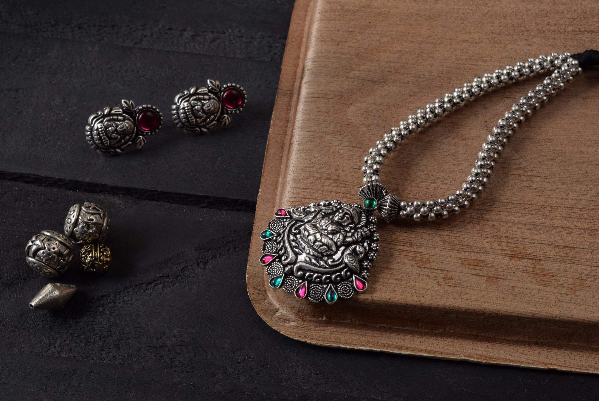 Kolhapuri Mahalakshmi Pendant Thushi Short Necklace - Happy Pique