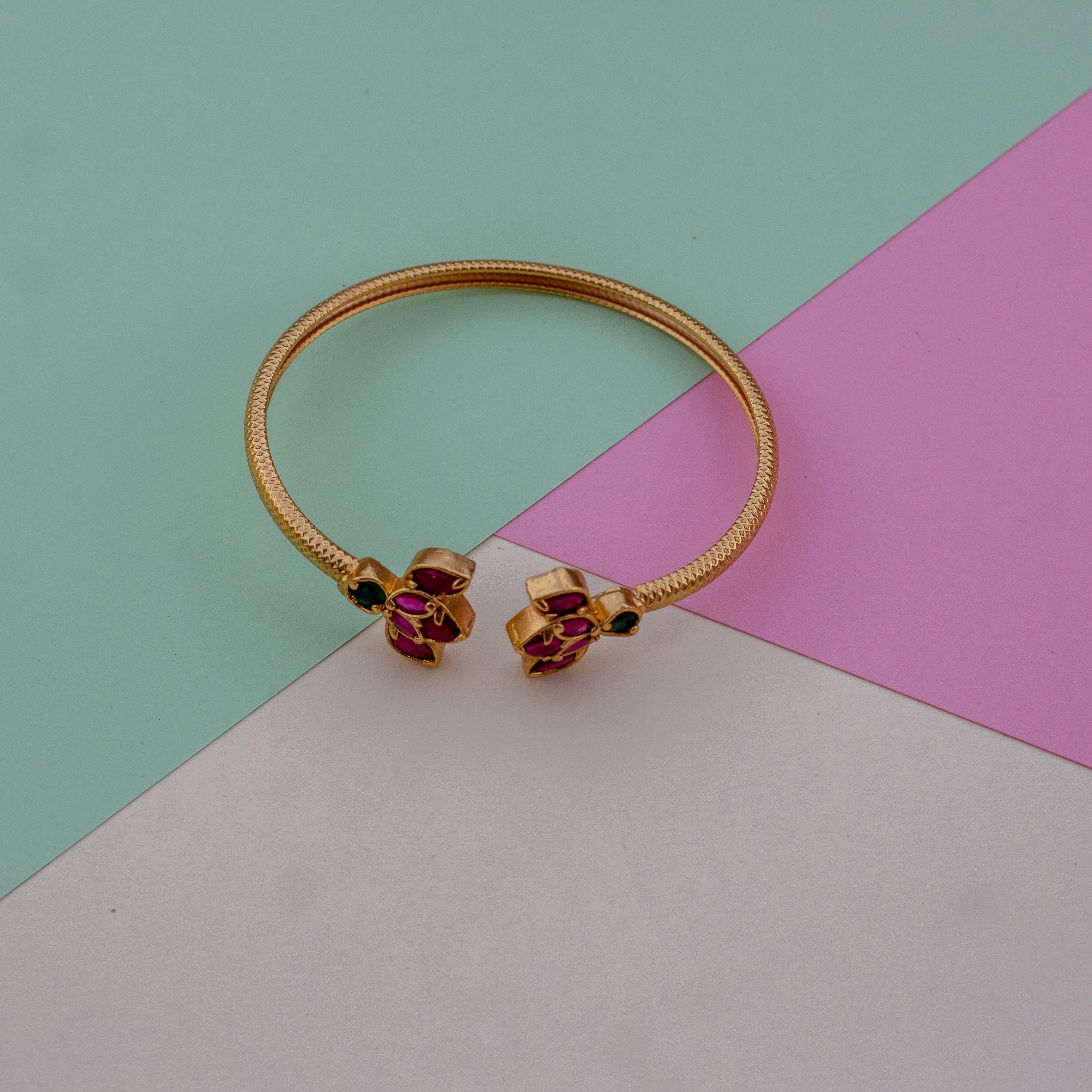 Antique Gold Lotus Kemp Single Kadas