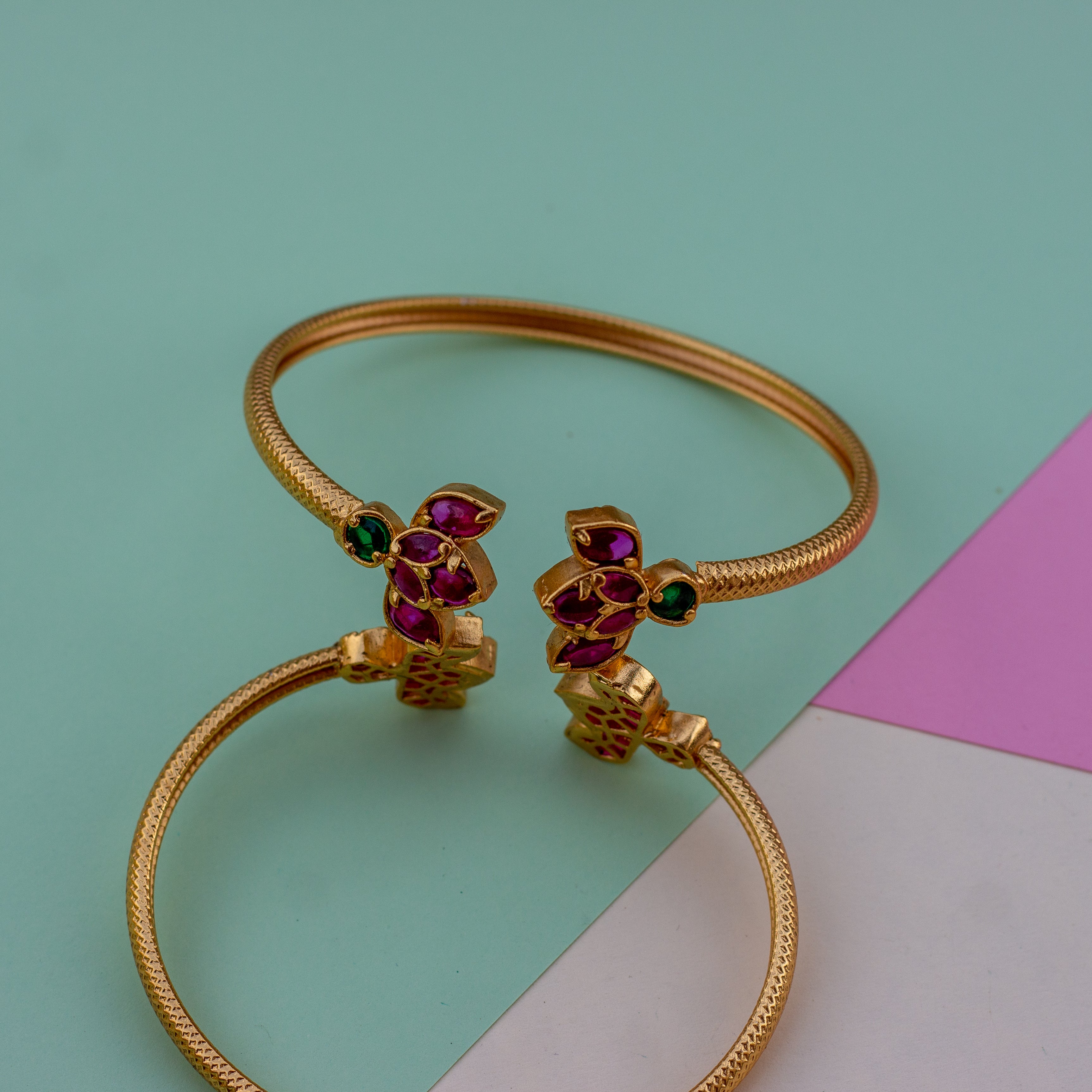 Antique Gold Lotus Kemp Single Kadas