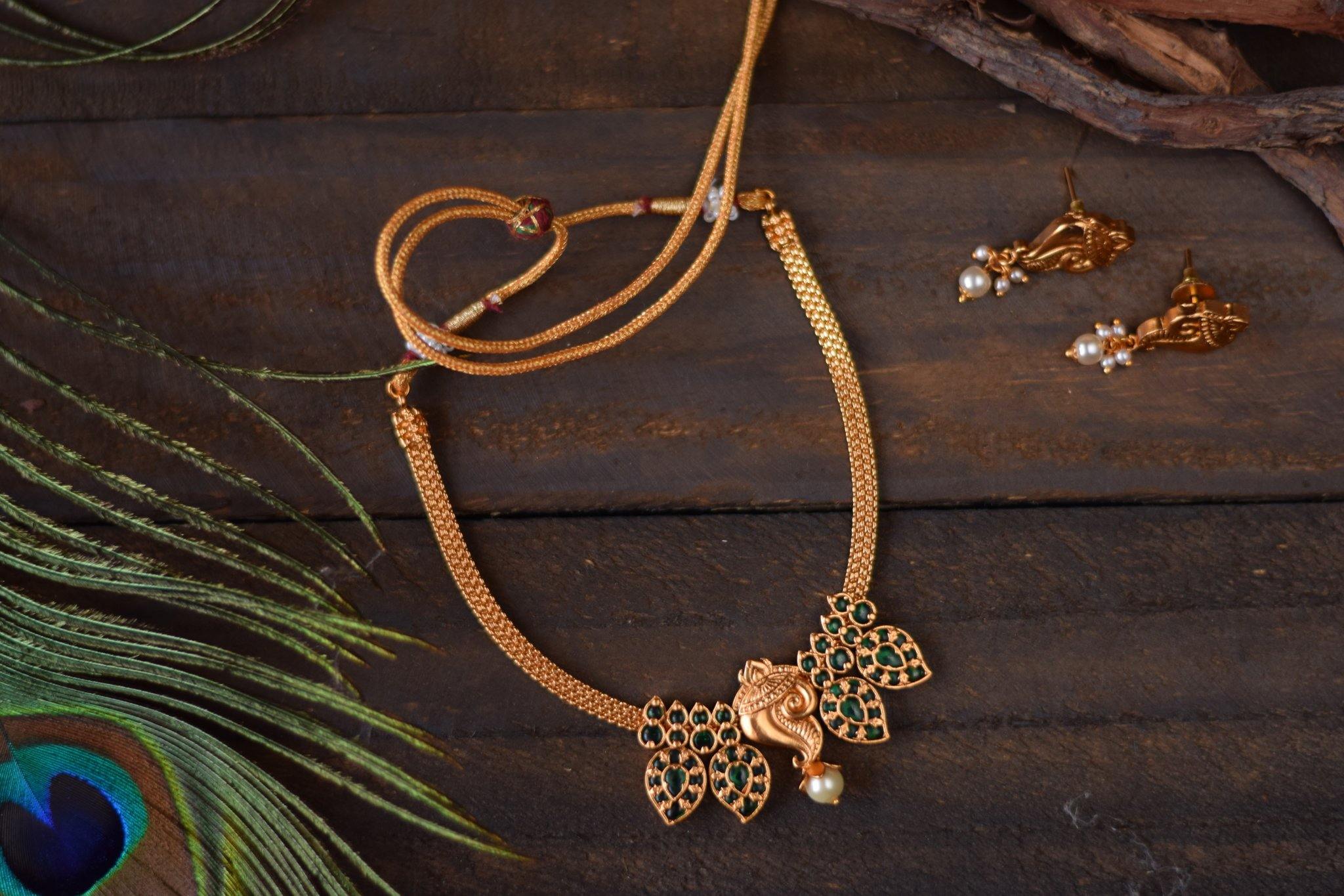 Antique Matte Shankh Kemp Leaf Necklace - Green - Happy Pique