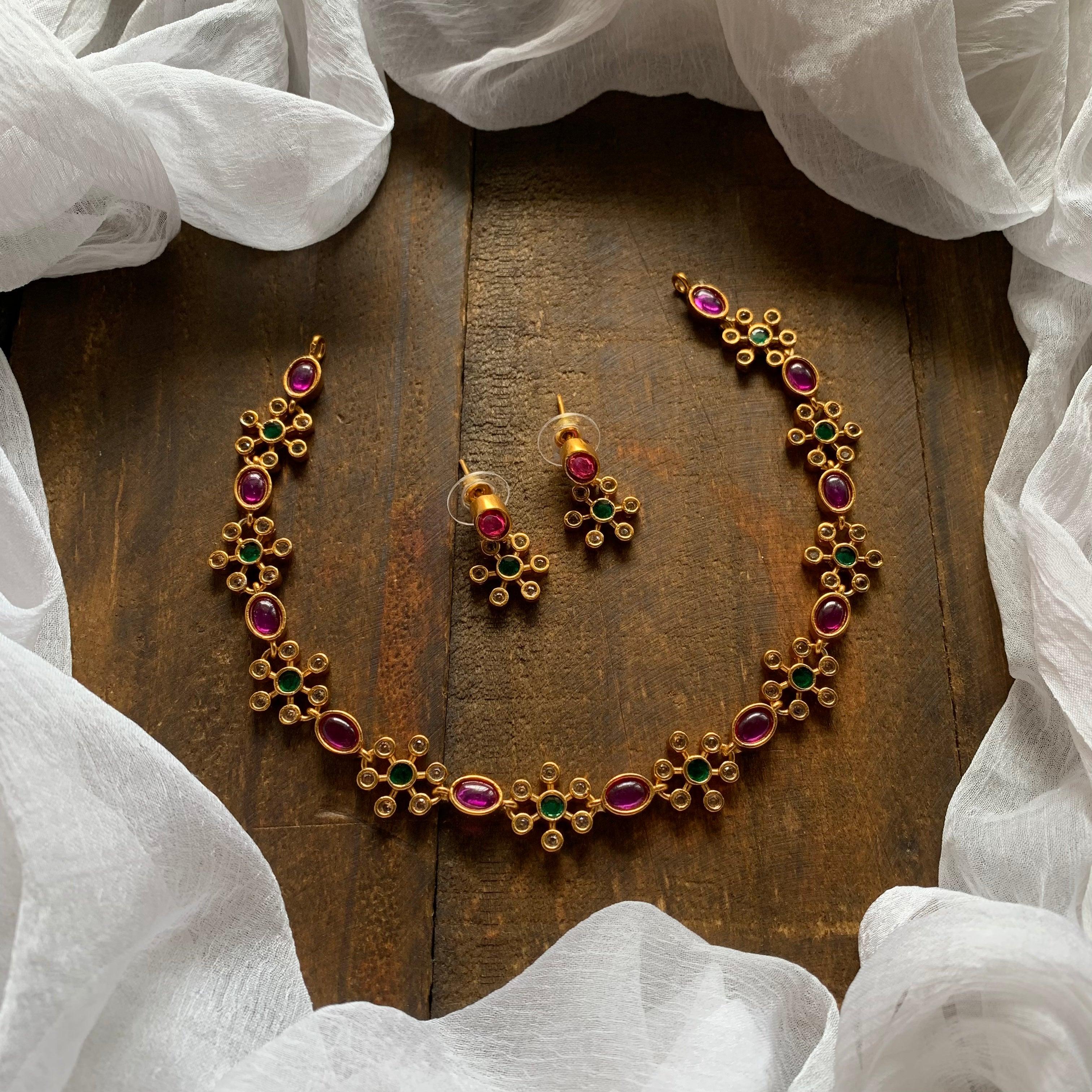 Matte Feather Light Real Kemp Kids Friendly Flower Necklace - Red & Green - Happy Pique