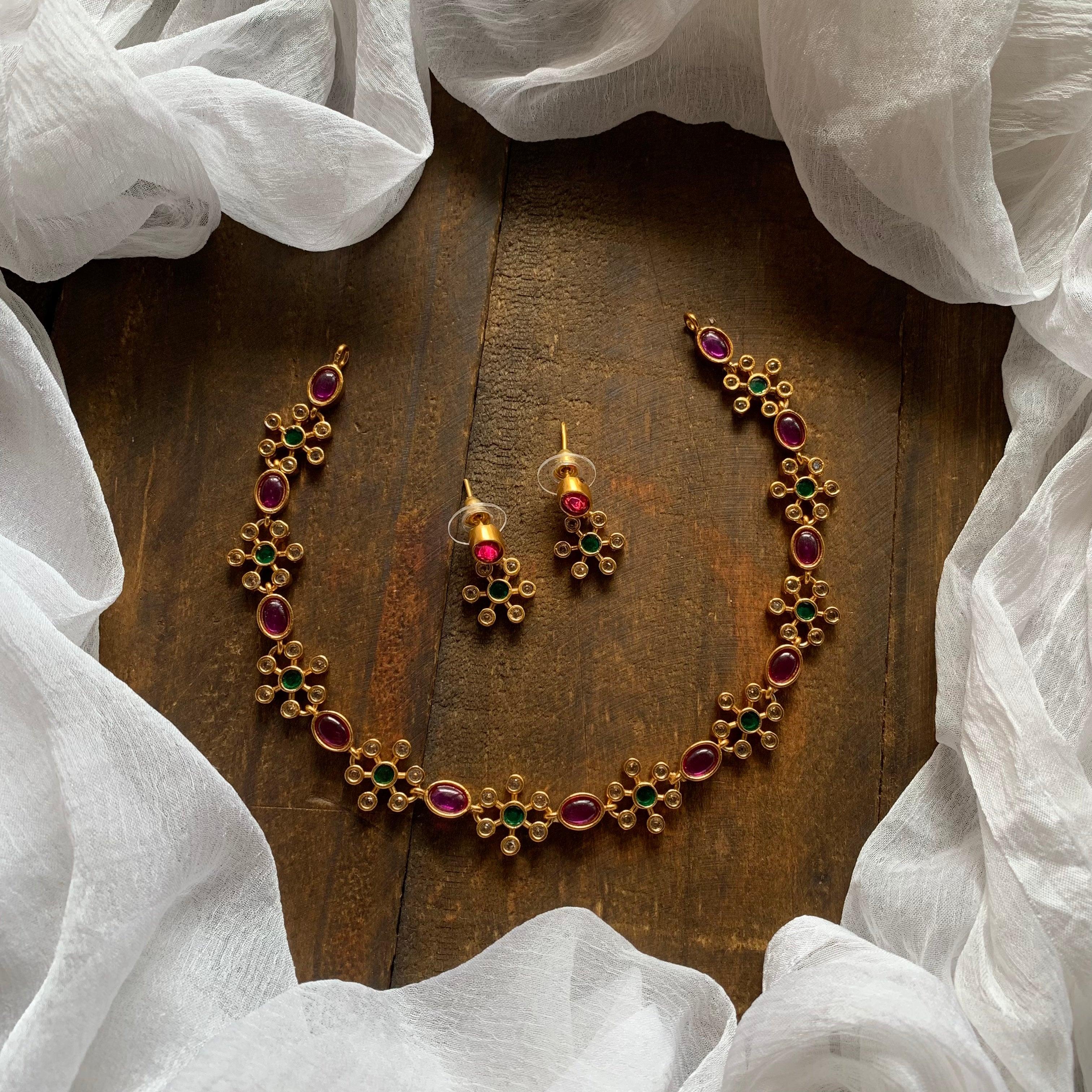 Matte Feather Light Real Kemp Kids Friendly Flower Necklace - Red & Green - Happy Pique