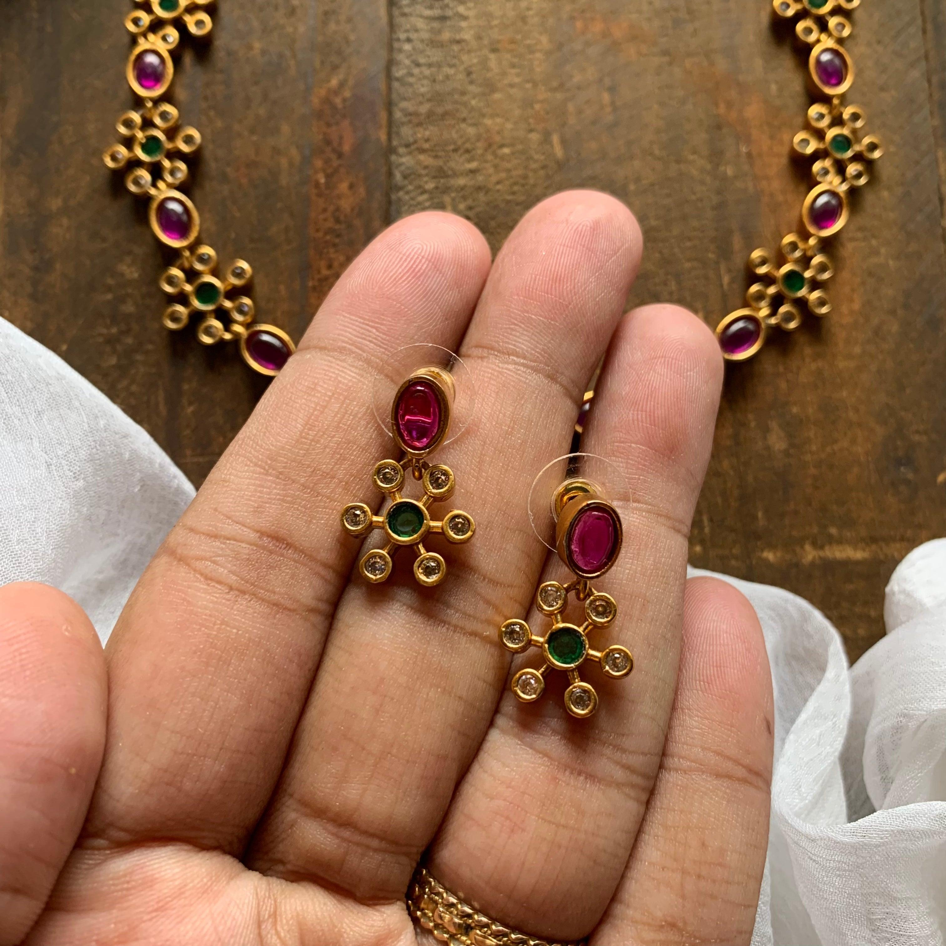 Matte Feather Light Real Kemp Kids Friendly Flower Necklace - Red & Green - Happy Pique