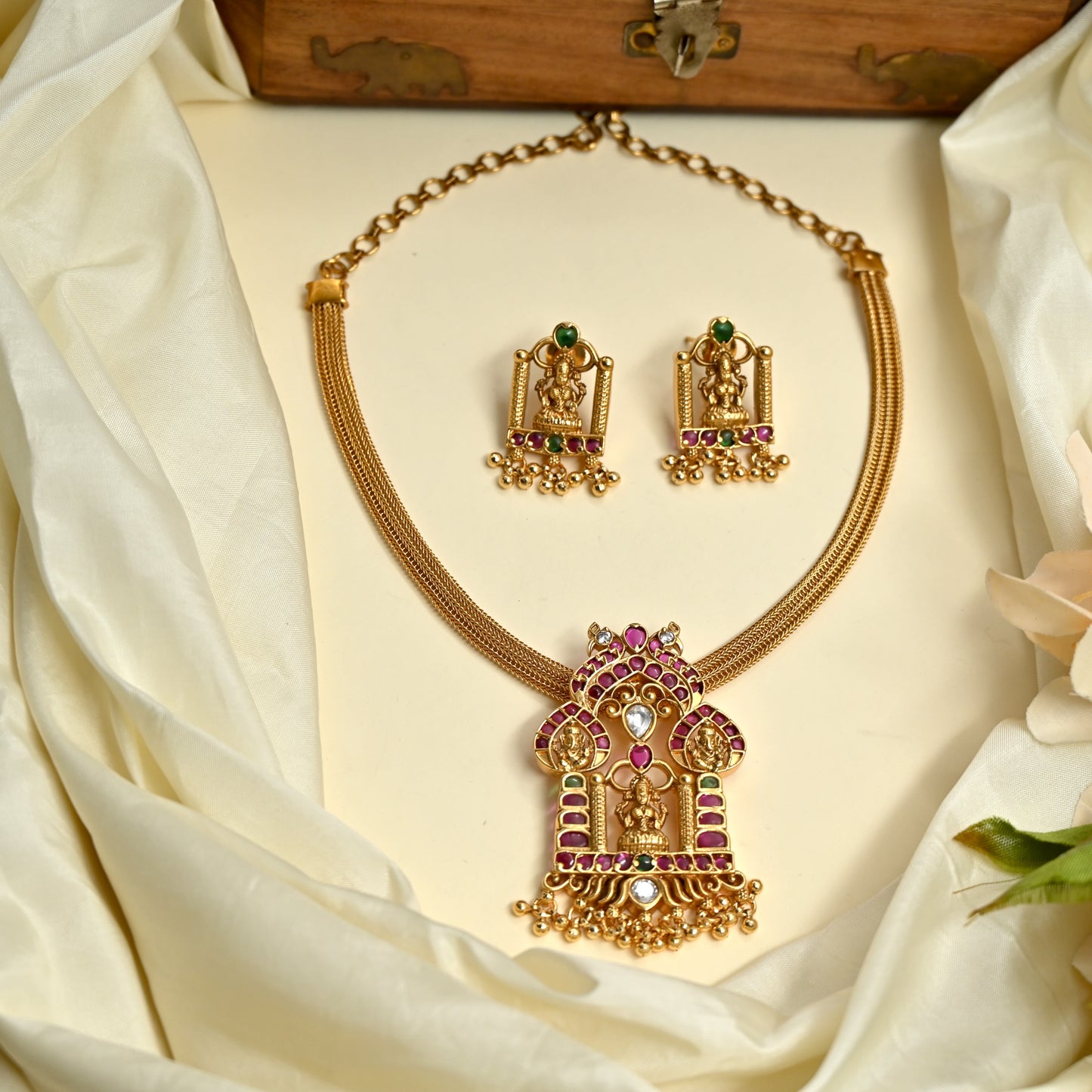 Antique Gold Premium Kemp Lakshmi Mantap Pendant Necklace Set