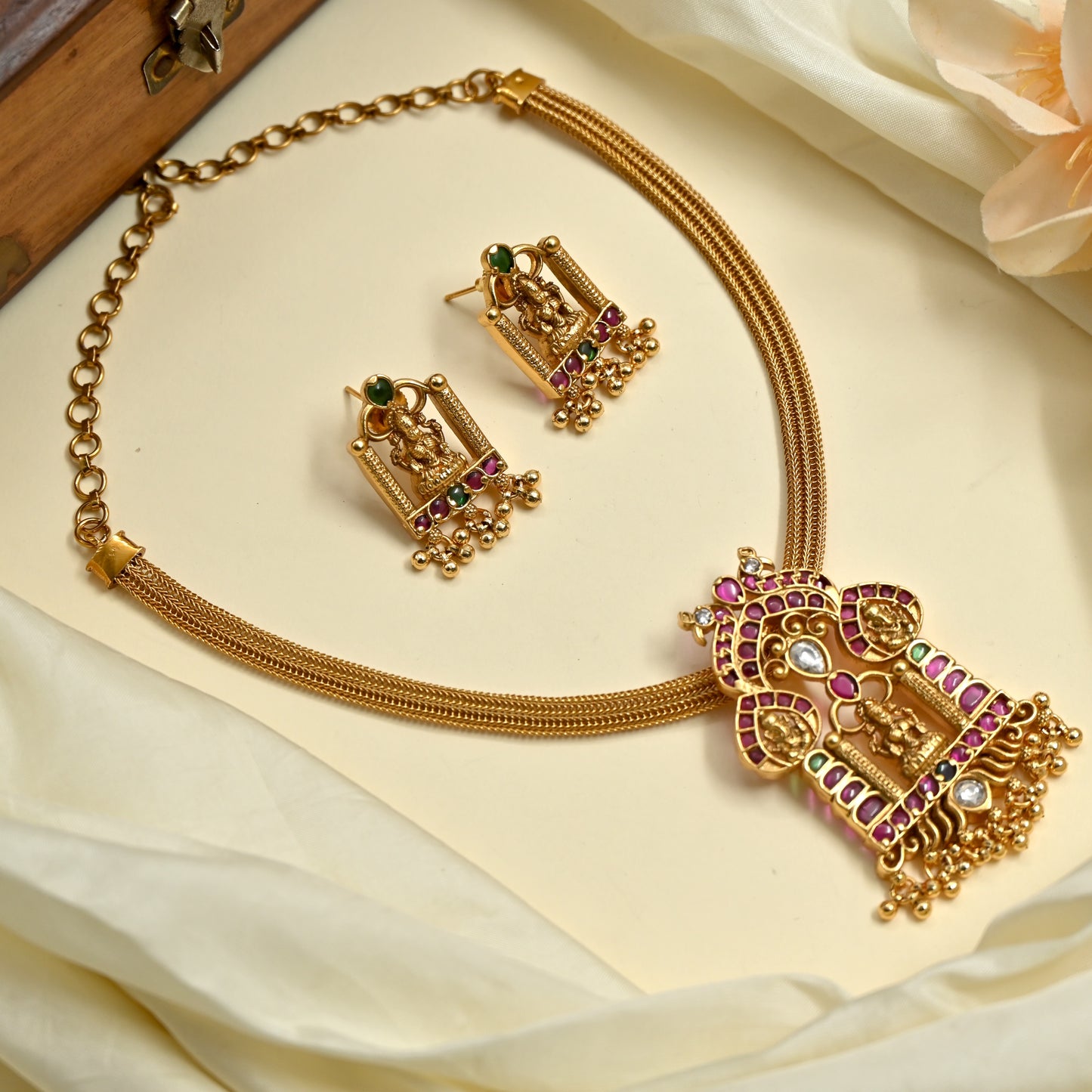 Antique Gold Premium Kemp Lakshmi Mantap Pendant Necklace Set