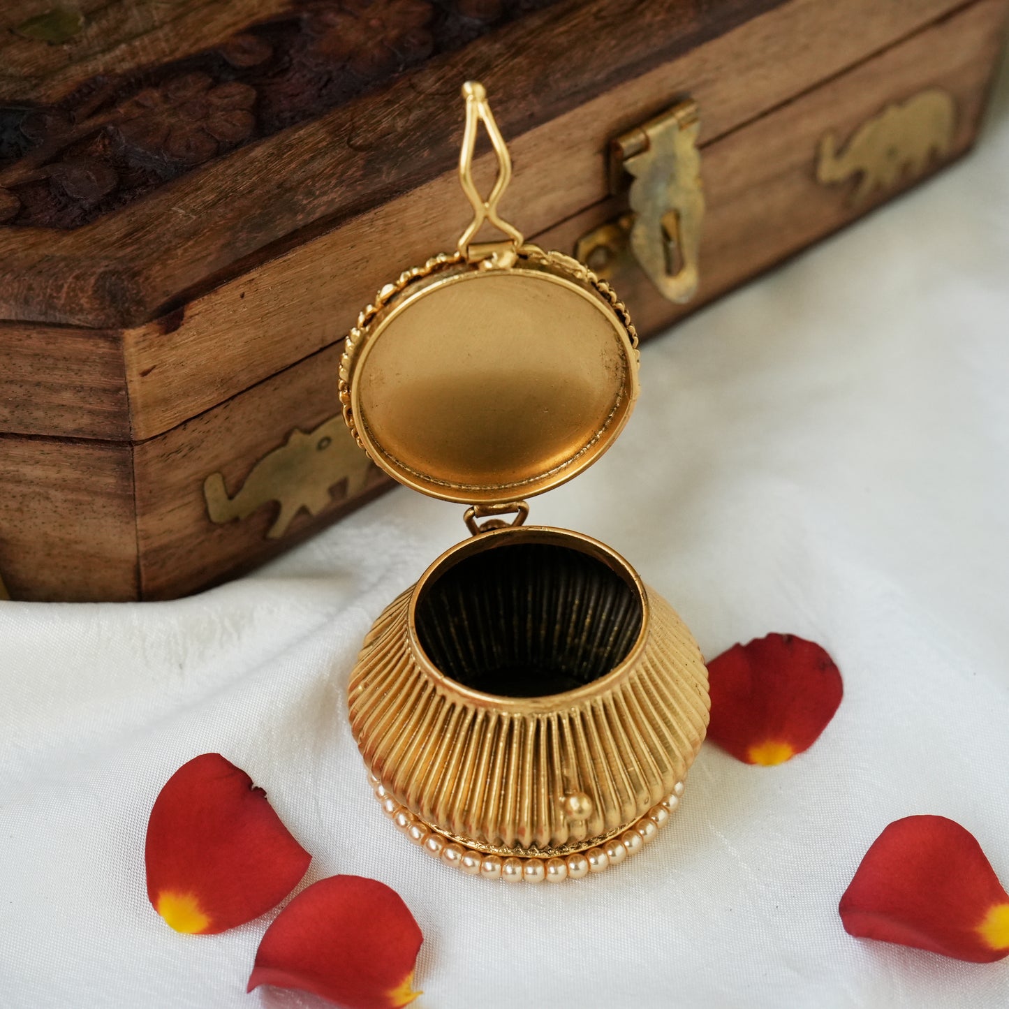 Antique Gold Nagasi Lakshmi Kemp KumKum Box/Kumkum Karanda/Sindoor Dabbi