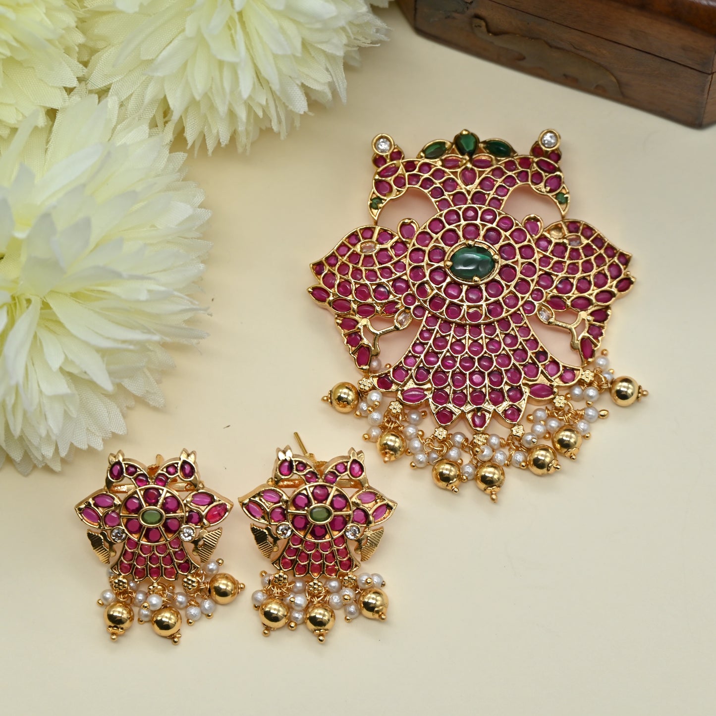 Detachable Premium Kemp Kundan Gandaberunda Pendant Set