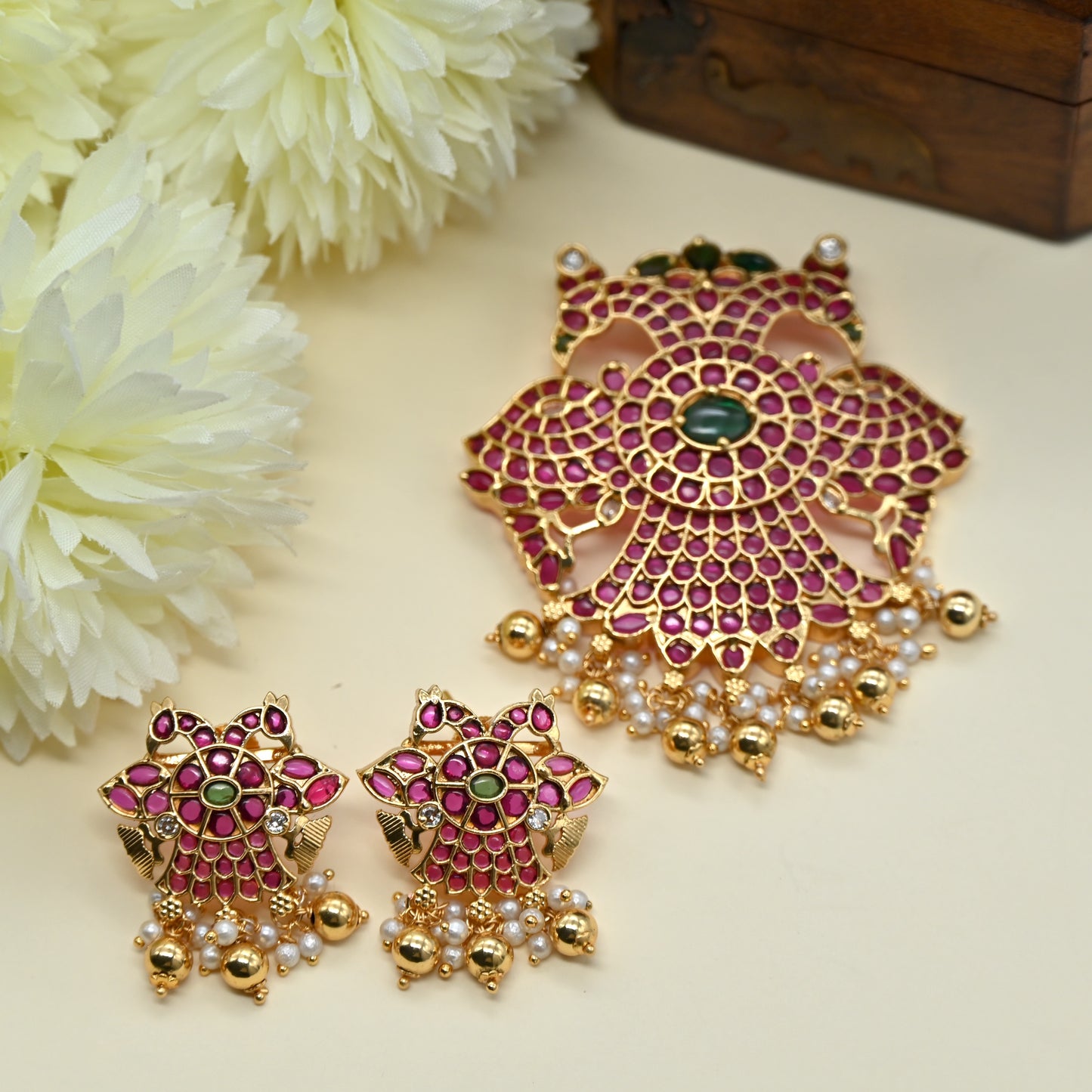 Detachable Premium Kemp Kundan Gandaberunda Pendant Set